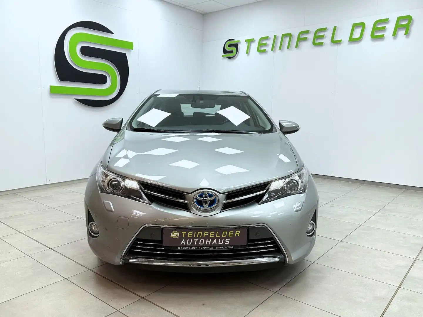 Toyota Auris 1.8 Hybrid Executive / NAVI / SHZ / AHK Серебристый - 2