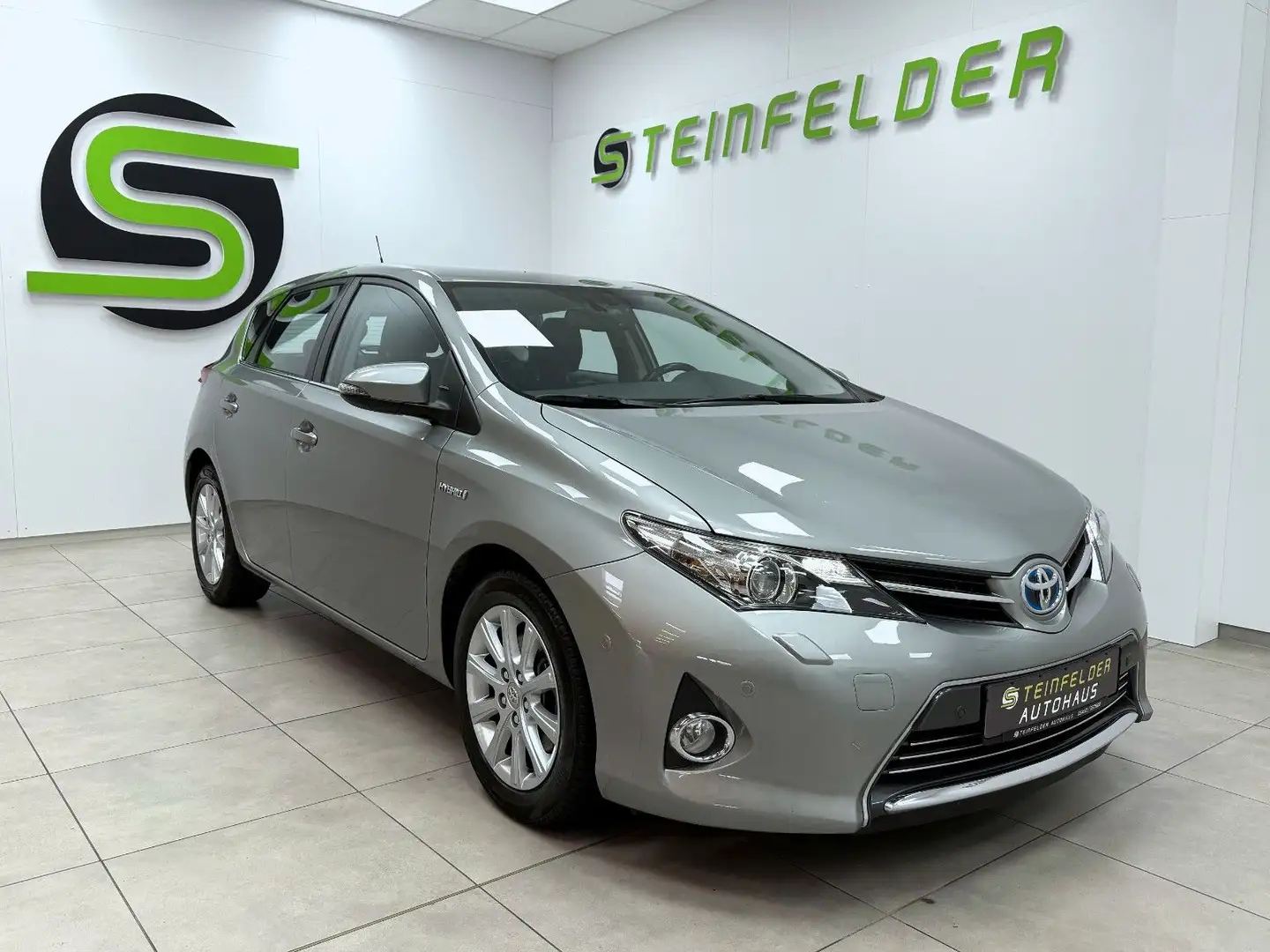 Toyota Auris 1.8 Hybrid Executive / NAVI / SHZ / AHK Серебристый - 1