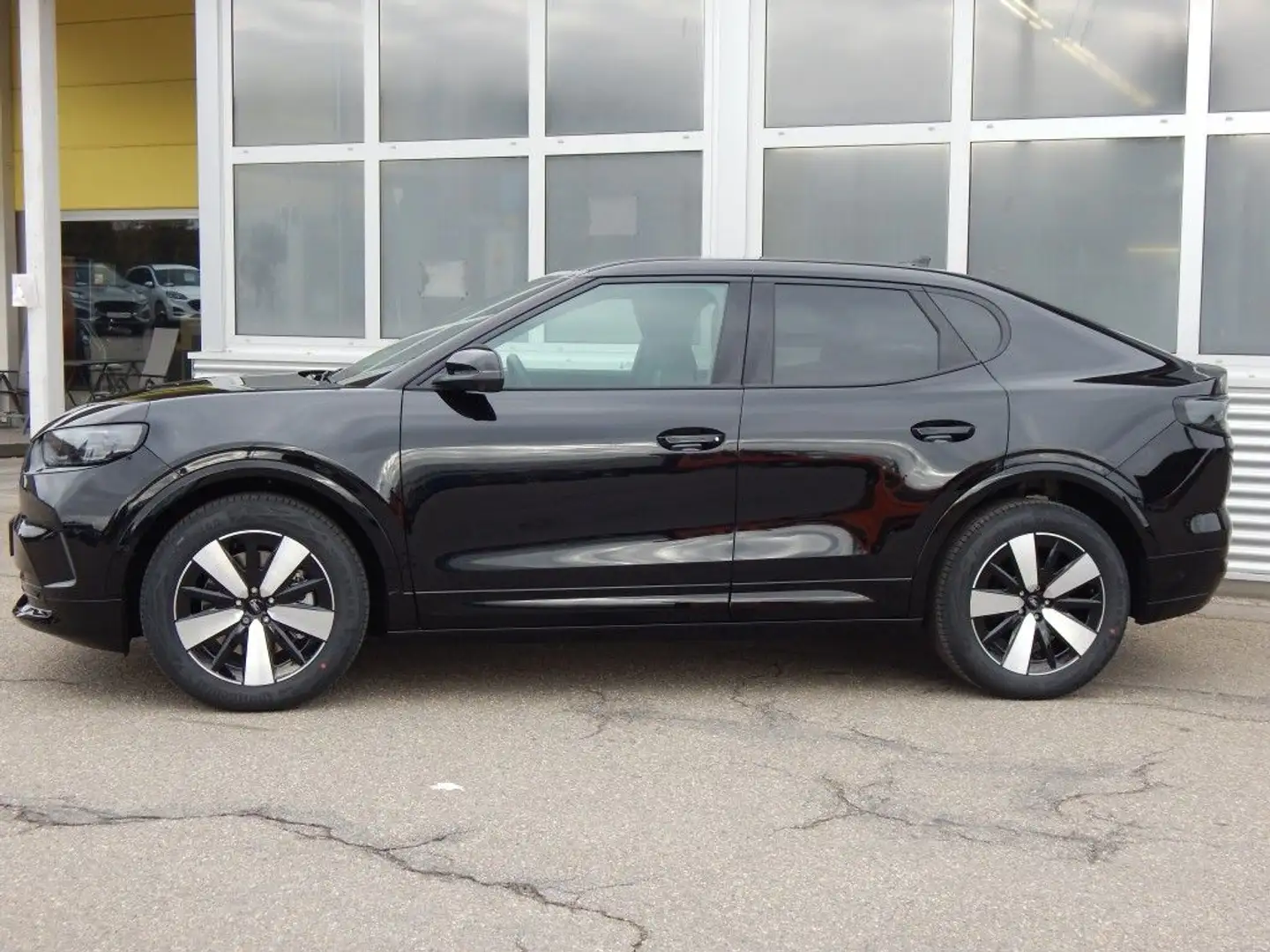 Ford Capri 77kWh RWD Czarny - 2