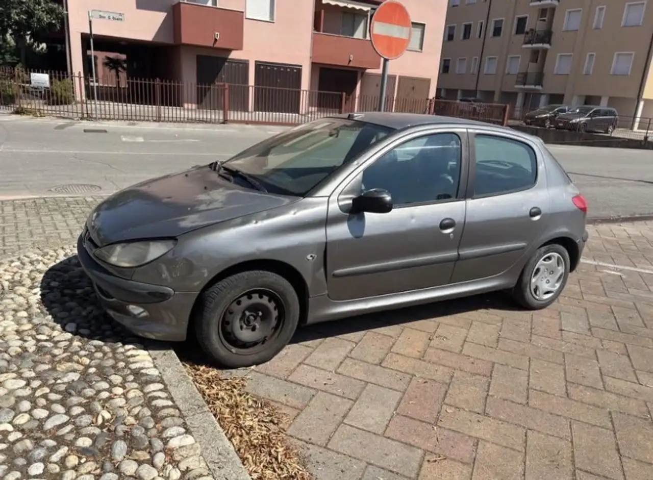 Peugeot 206 5p 1.1 XR, foto 2