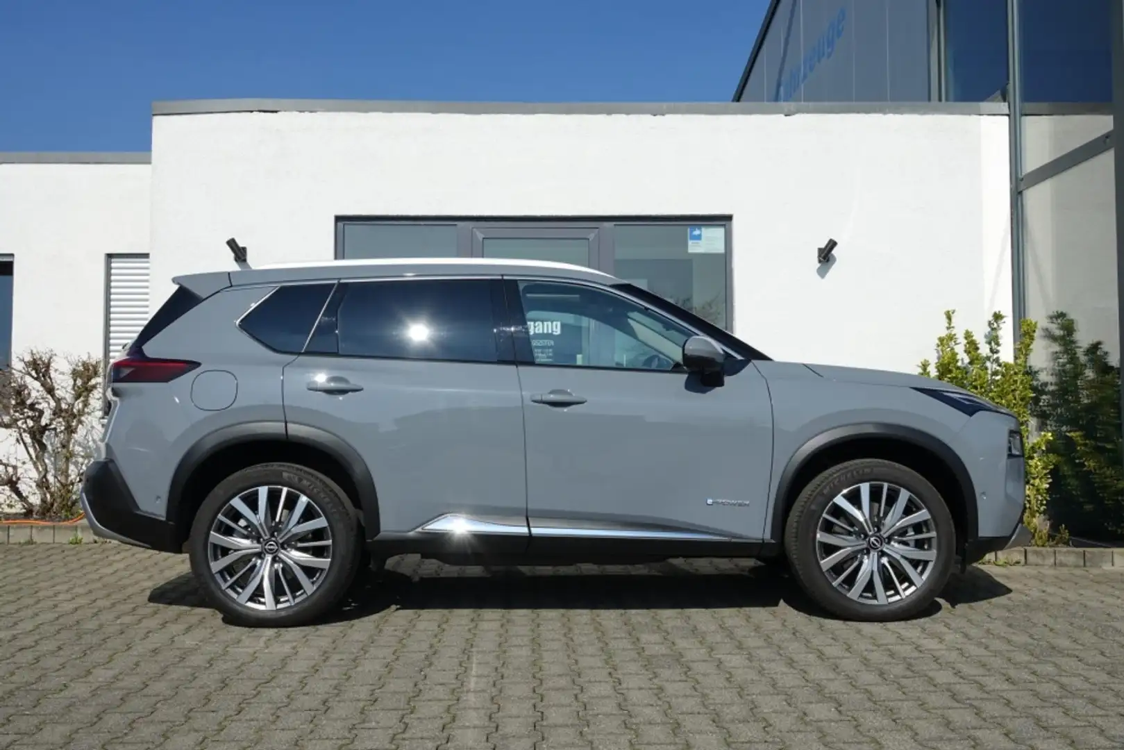 Nissan X-Trail TEKNA+ plus e-POWER e-4ORCE 5Sitz/20Zoll Grau - 2