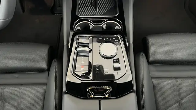 BMW i5 xDrive40 Ansicht 12