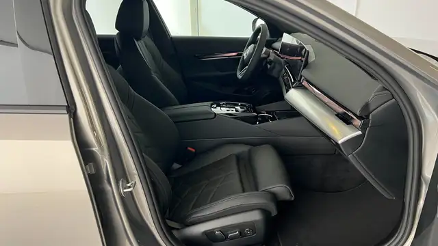 BMW i5 xDrive40 Ansicht 5