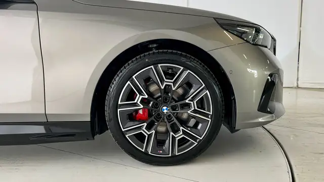 BMW i5 xDrive40 Ansicht 8