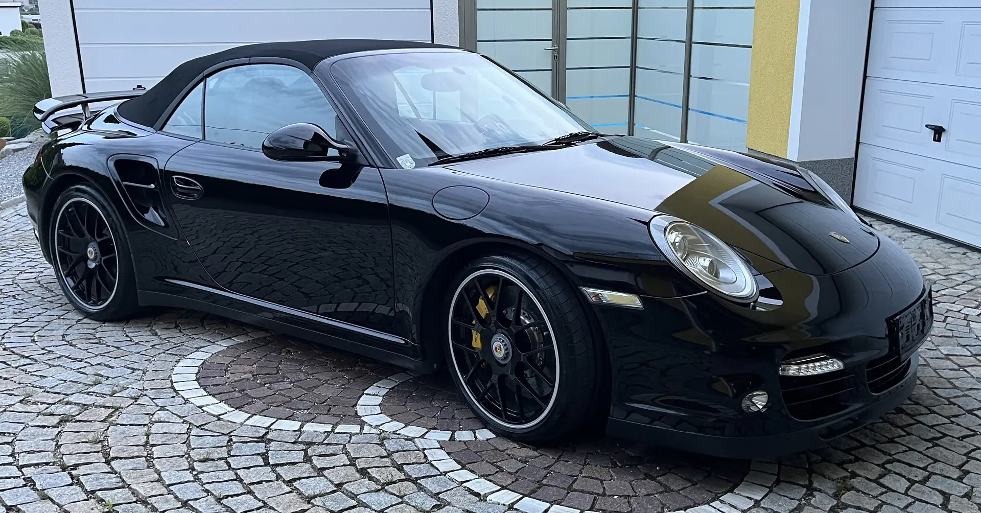 Porsche 911 997 MKII Turbo S - Cabrio; (Export €125.000) Porsche Approved 08/2027; Leder BiColour; Vollausstattung, wenig km Schwarz - 1