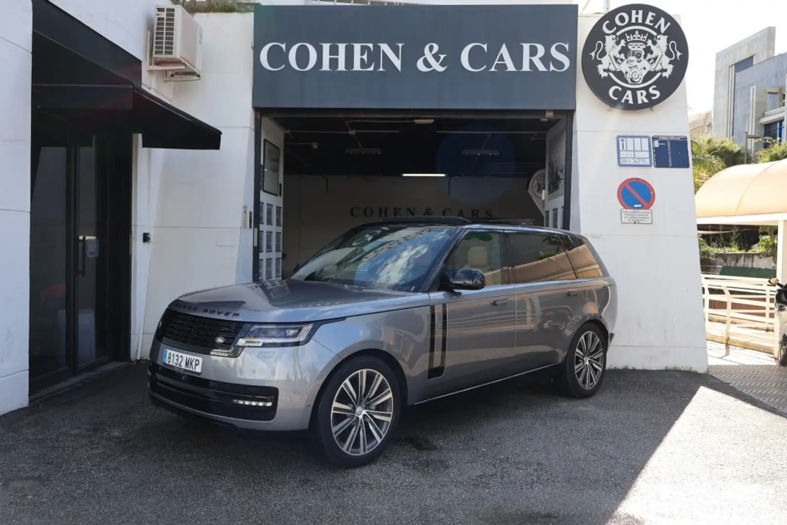 Land Rover Range Rover 3.0D I6 MHEV HSE LWB AWD Aut. 350 Grau - 1