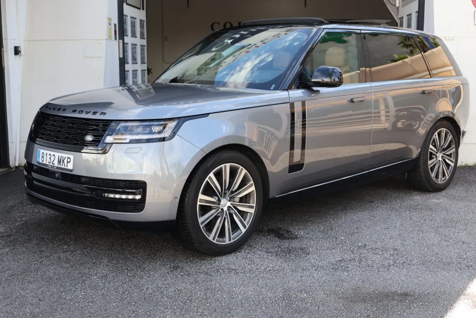 Land Rover Range Rover 3.0D I6 MHEV HSE LWB AWD Aut. 350 Grau - 2