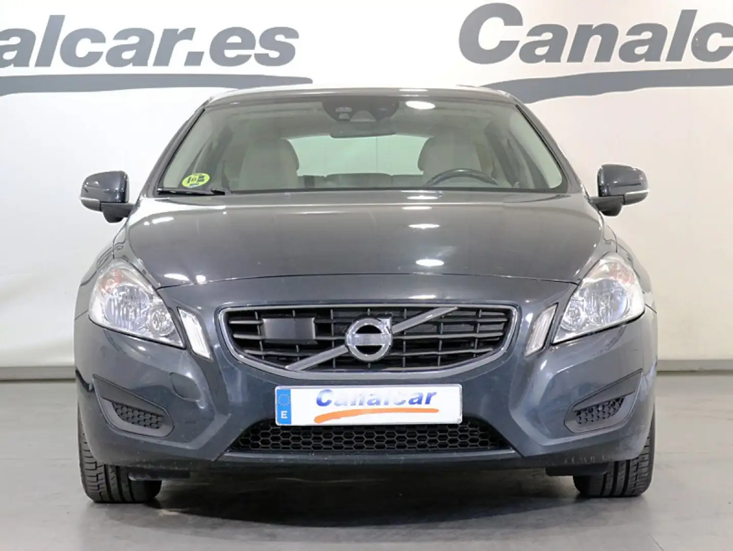 Volvo V60 1.6 DRIVe Momentum Gris - 2