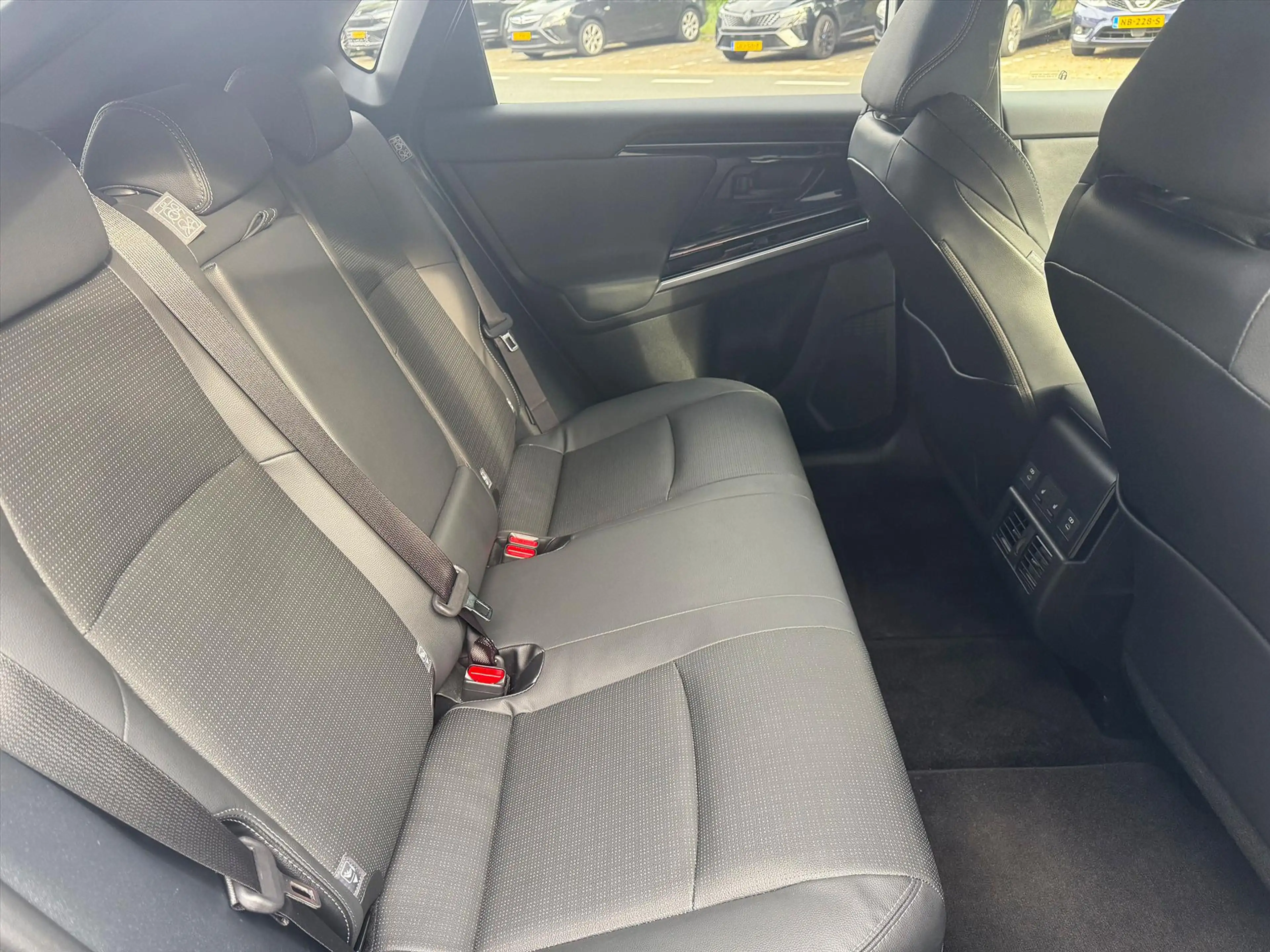 Subaru Solterra 71,4 kWh 218pk AWD Sky Package | 1e eigenaar | 8 j — photo 17