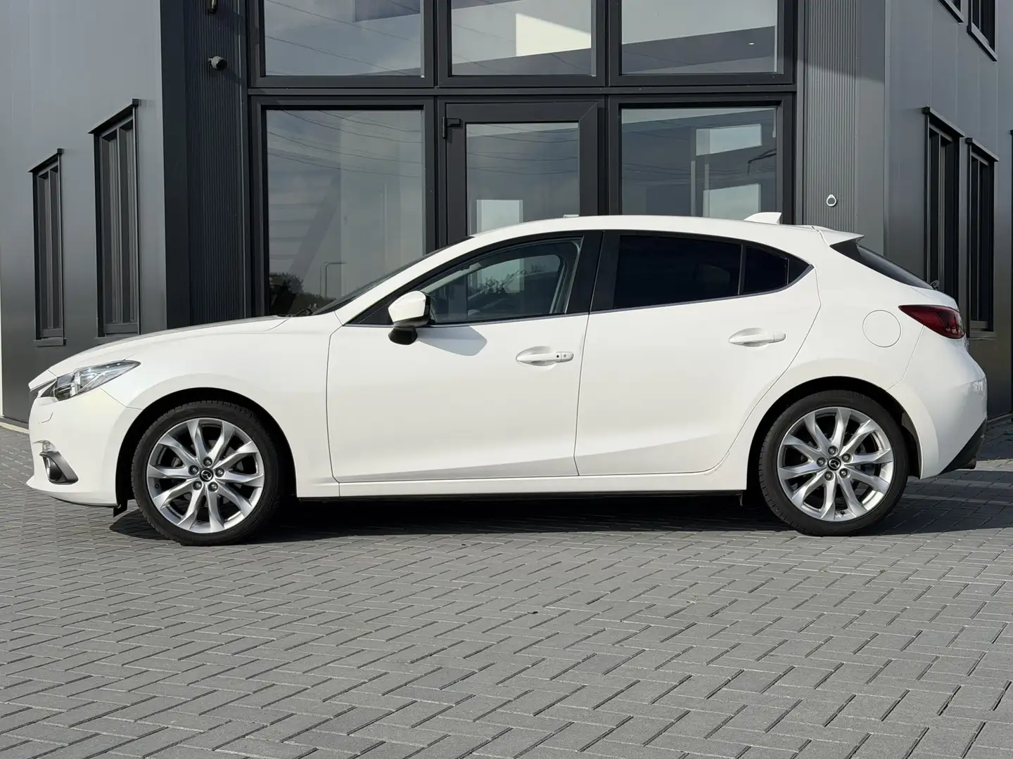 Mazda 3 2.0 HP GT-M Bose | Trekhaak afk. | verw. stoelen | Wit - 2