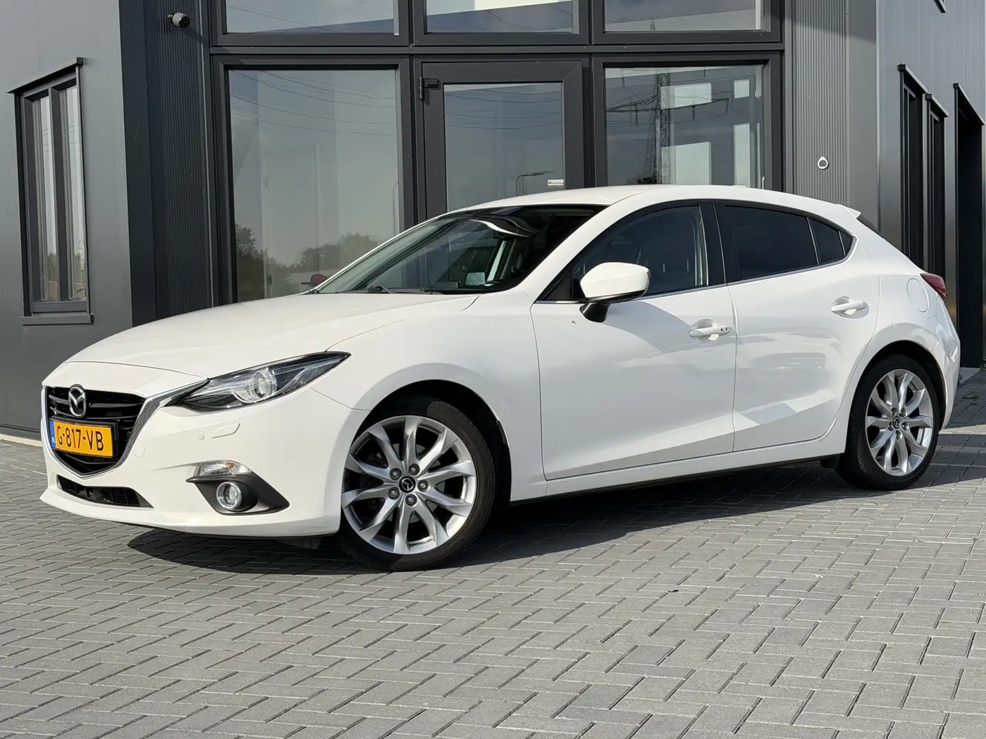 Mazda 3 2.0 HP GT-M Bose | Trekhaak afk. | verw. stoelen | Wit - 1