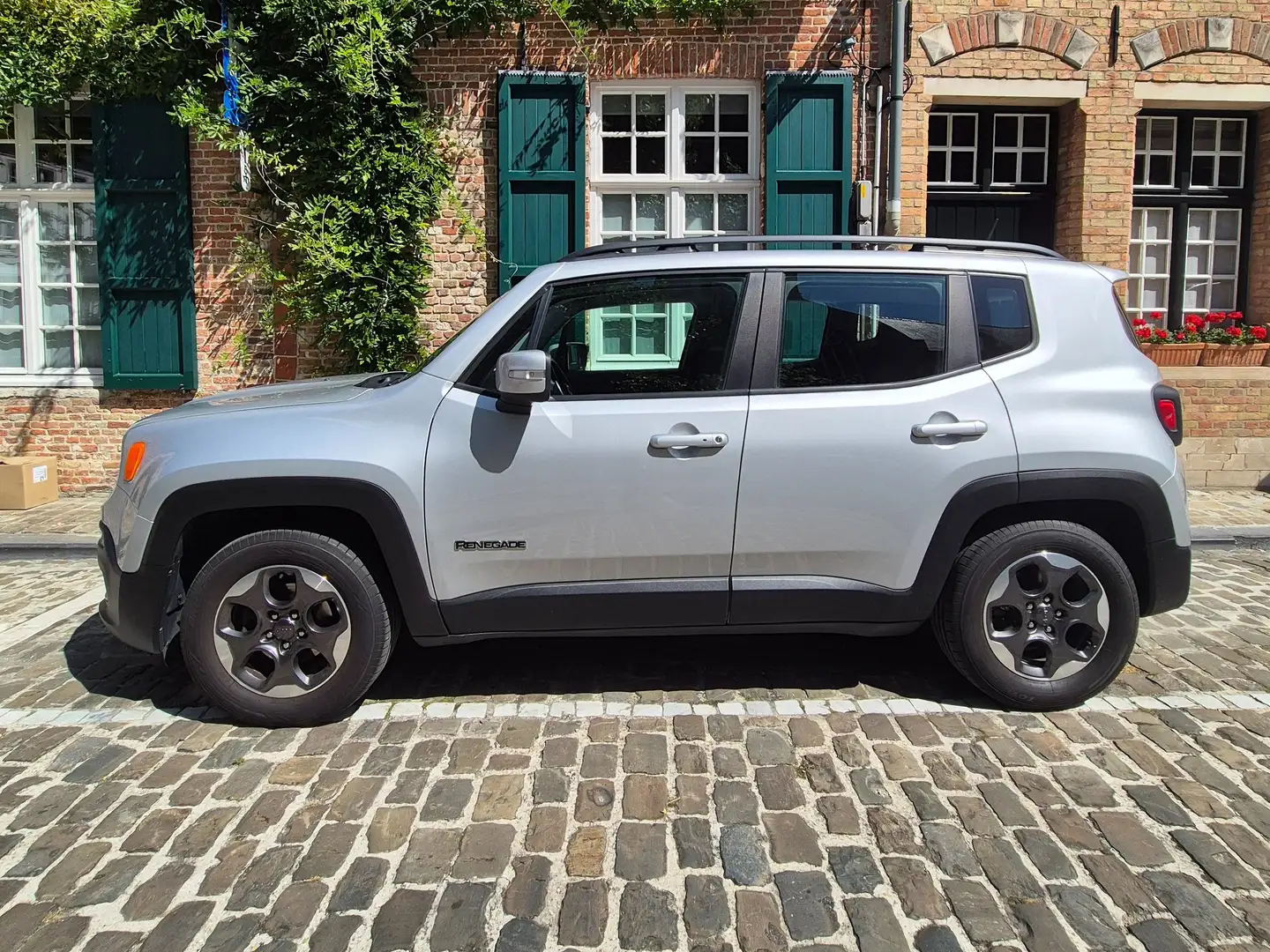 Jeep Renegade Renegade 1.4 MultiAir Longitude Zilver - 2
