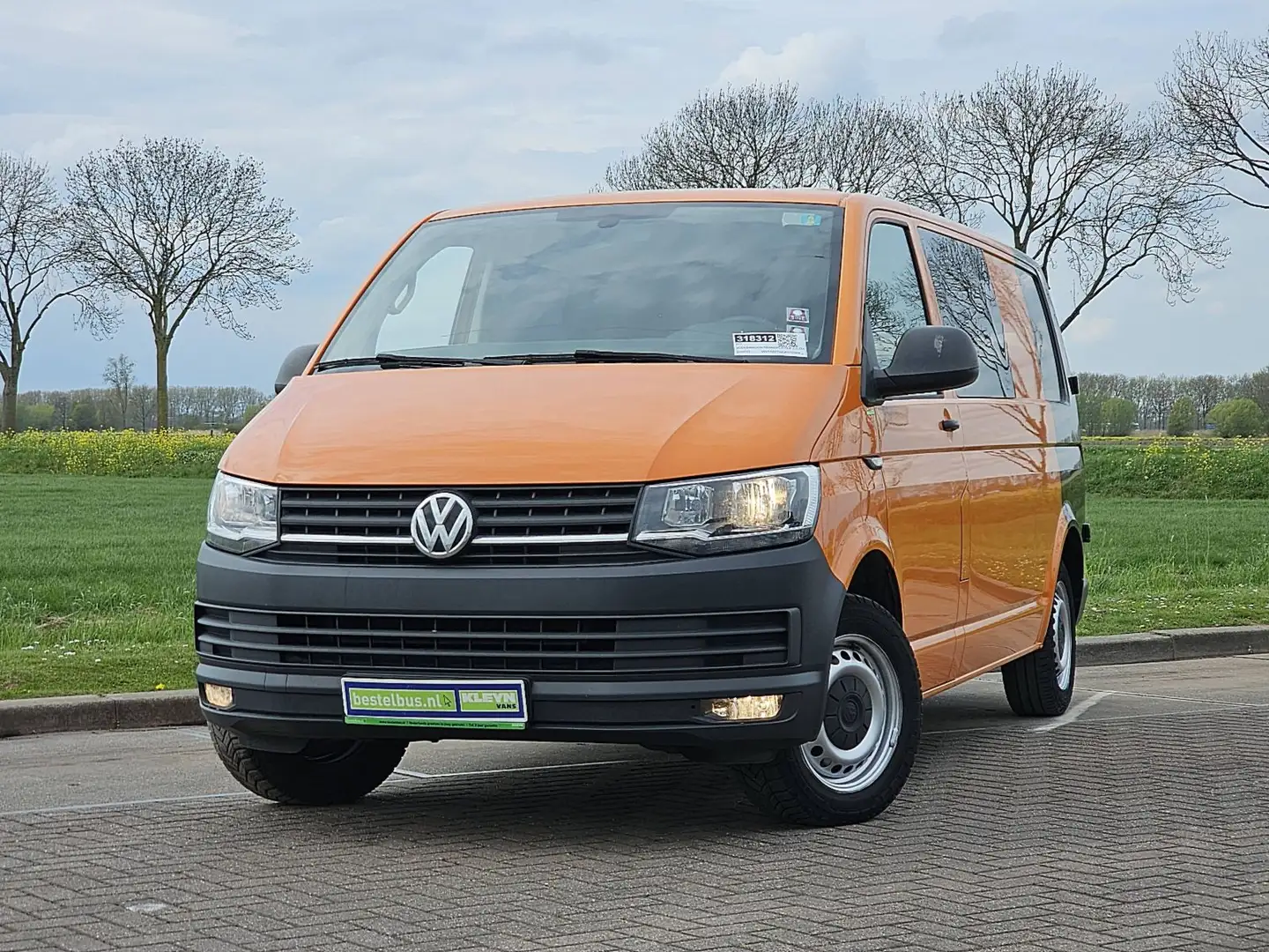 Volkswagen T6 Transporter 2.0 TDI L2H1 DC airco, navi, trekhaak, 150Pk, Euro Orange - 2
