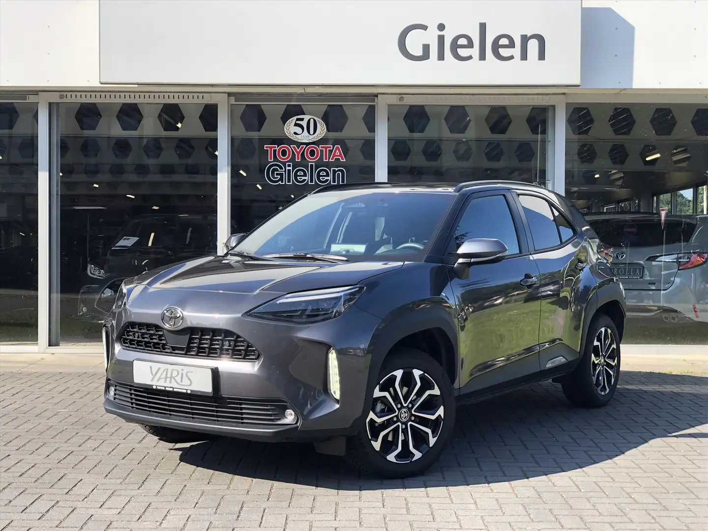 Toyota Yaris Cross 1.5 Hybrid 130PK Dynamic Comfort pack | Dodehoekhe Grijs - 2
