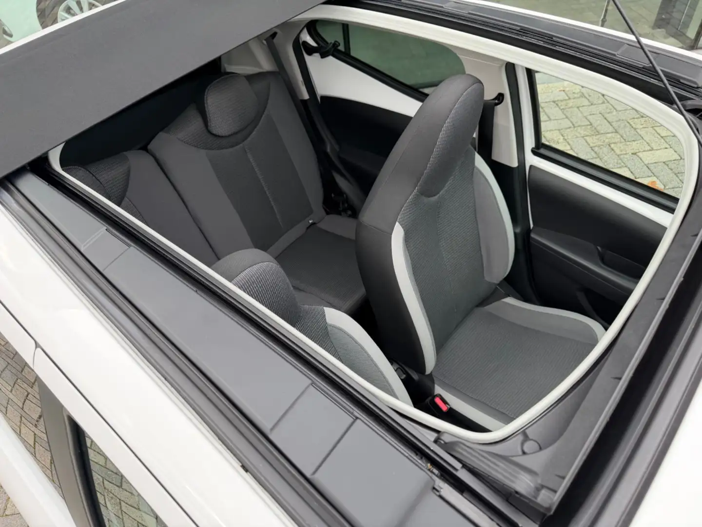 Toyota Aygo 1.0 VVT-i x-joy cabrio, NAP, CarPlay, Camera Blanc - 2