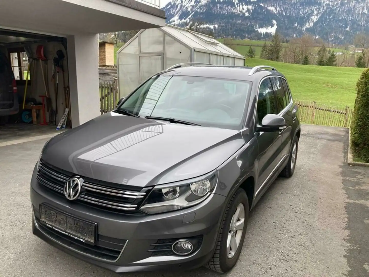 Volkswagen Tiguan Sport&Style BMT AHK Sitzheizung Climatronic Grau - 2