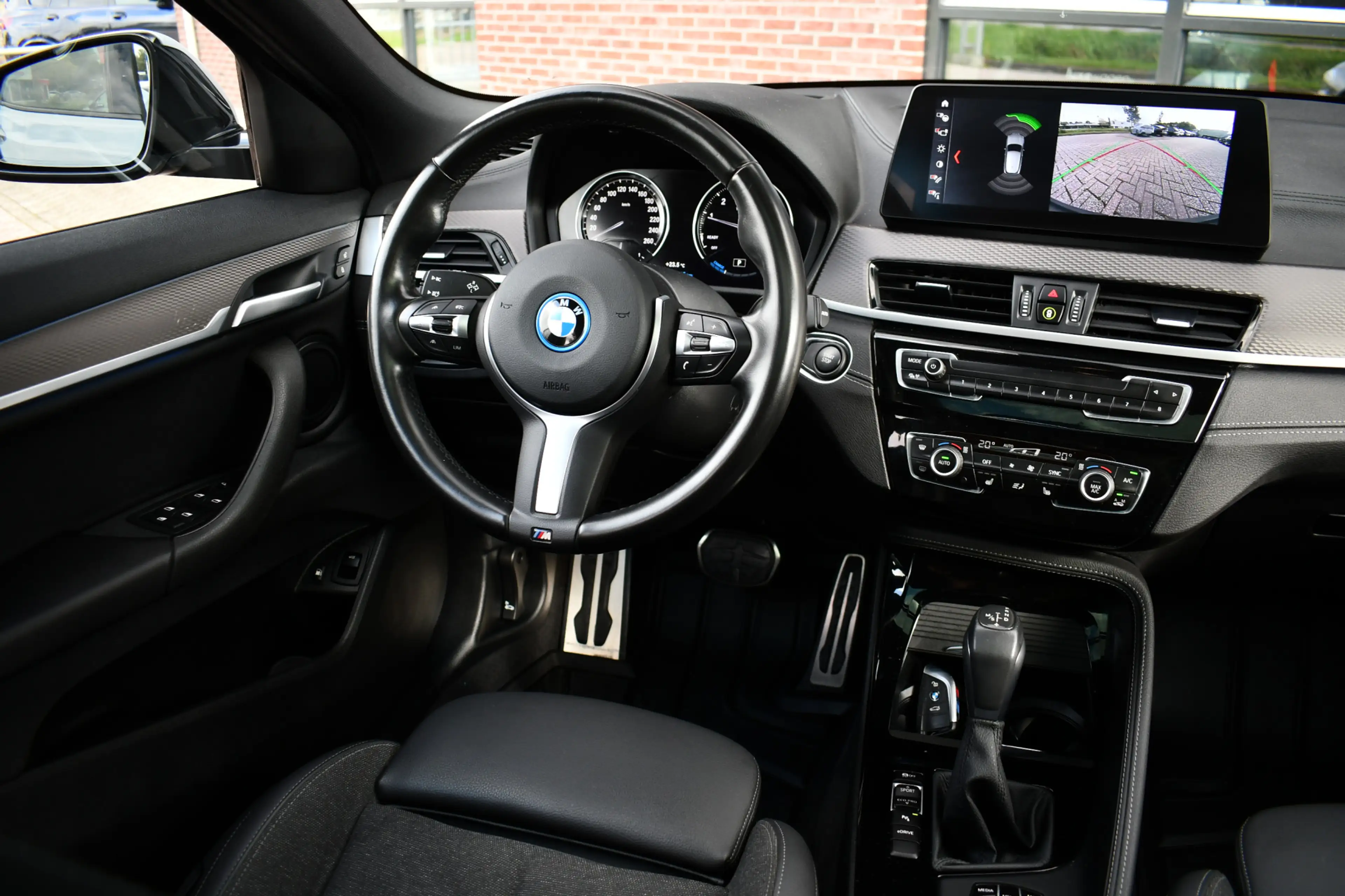 BMW X2 xDrive25e M-Sport Pano HUD ACC Camera 19inch Shado — photo 3