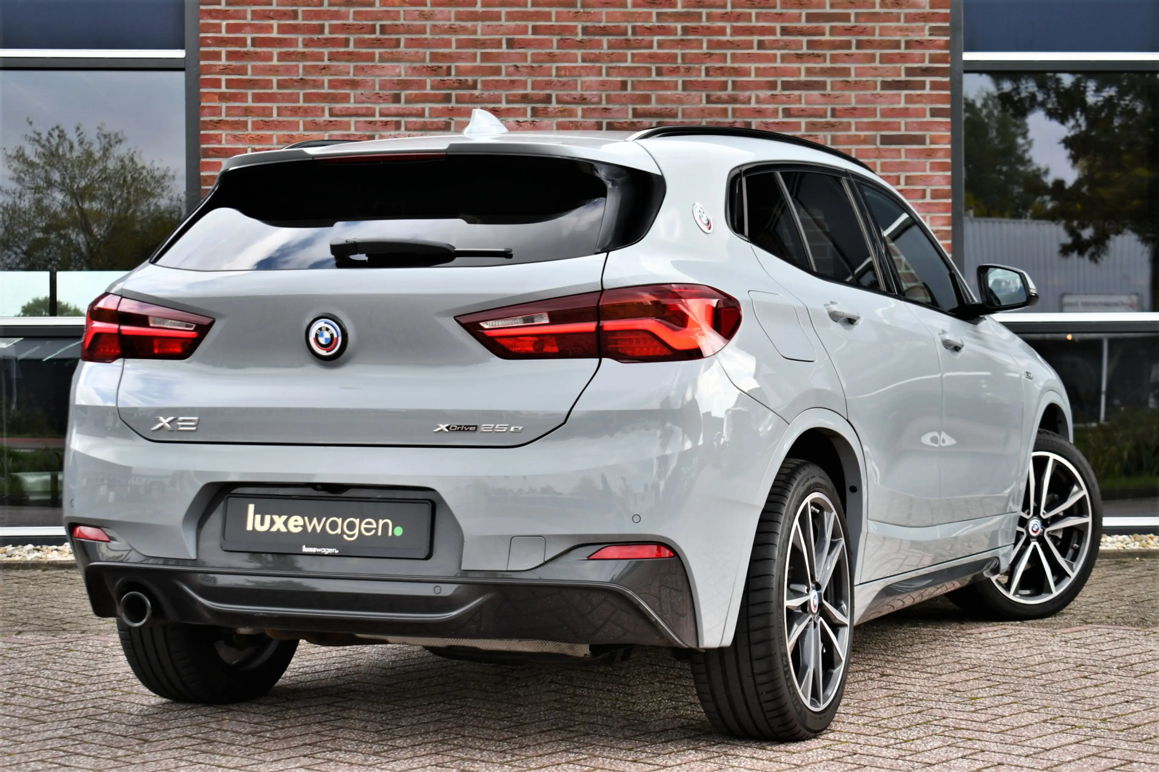 BMW X2 xDrive25e M-Sport Pano HUD ACC Camera 19inch Shado — photo 2