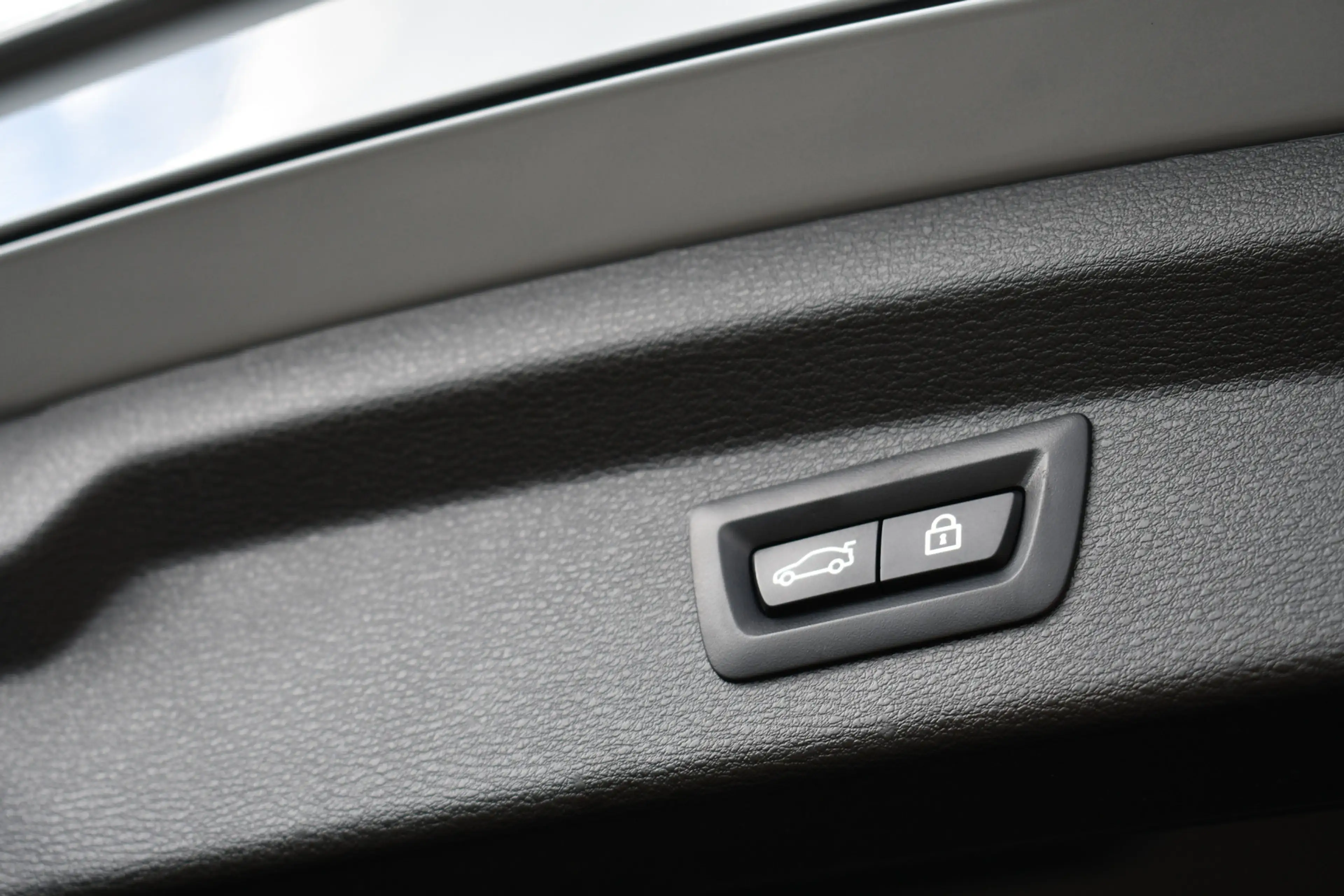 BMW X2 xDrive25e M-Sport Pano HUD ACC Camera 19inch Shado — photo 27