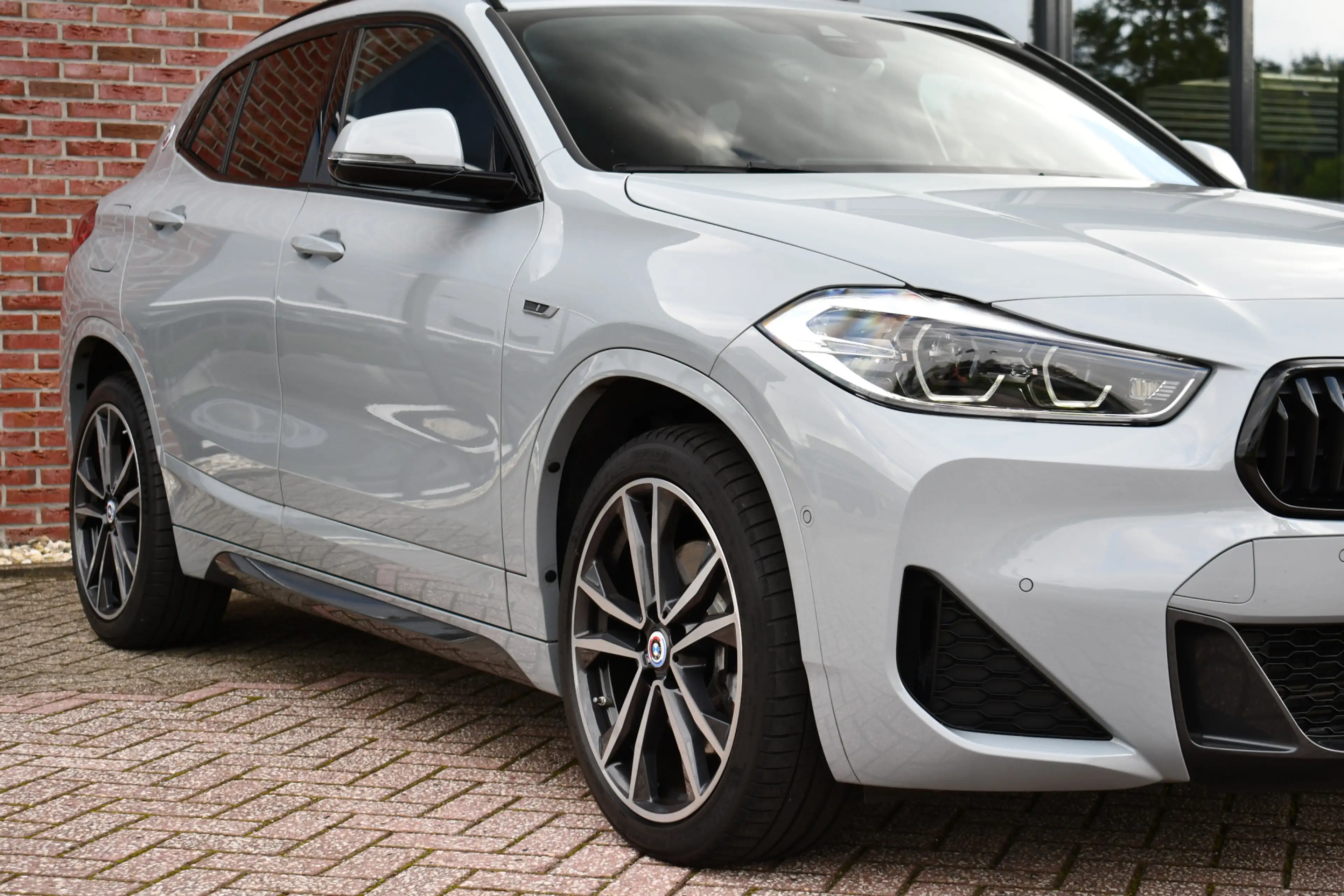BMW X2 xDrive25e M-Sport Pano HUD ACC Camera 19inch Shado — photo 32