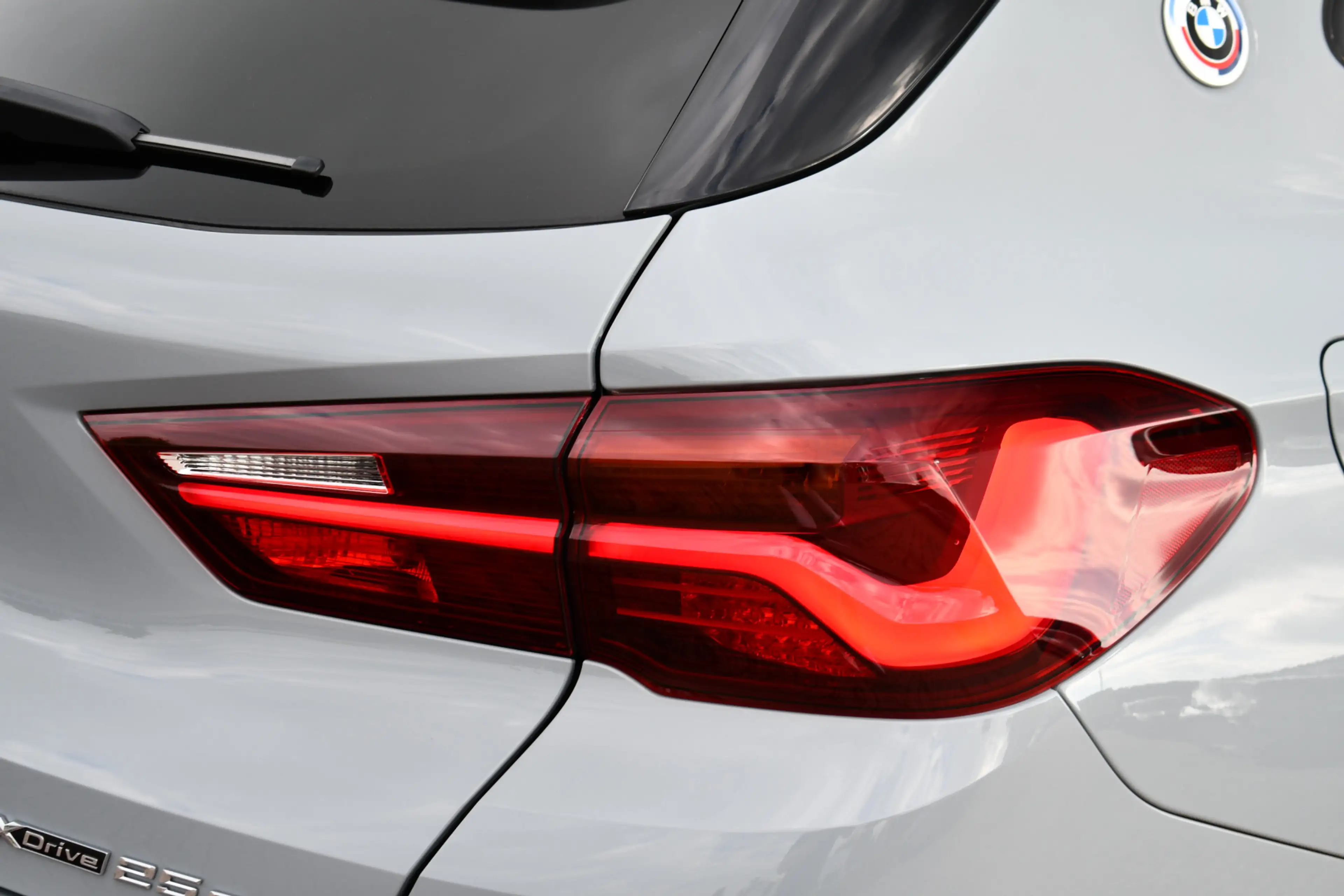 BMW X2 xDrive25e M-Sport Pano HUD ACC Camera 19inch Shado — photo 44