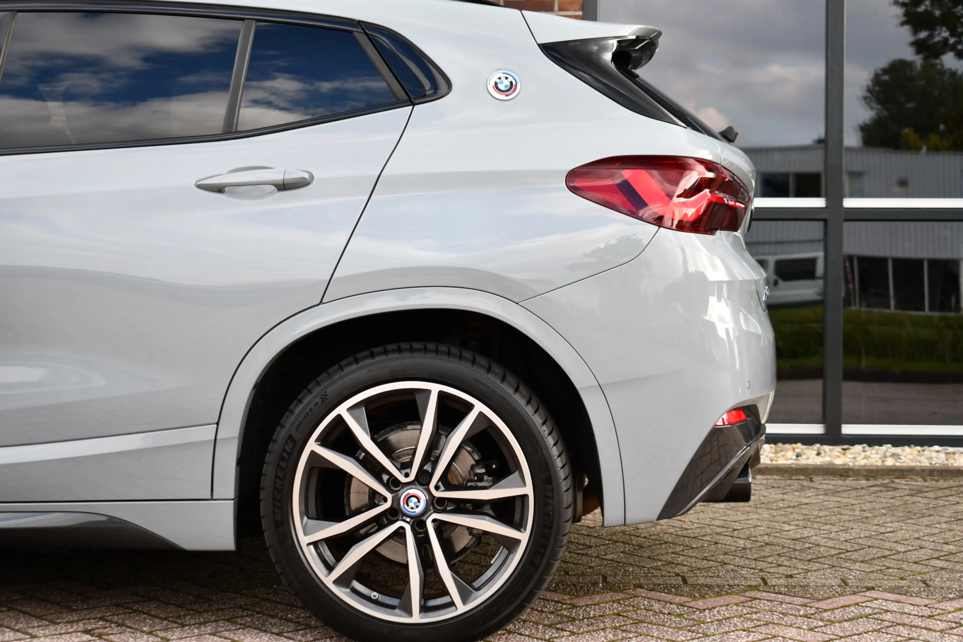 BMW X2 xDrive25e M-Sport Pano HUD ACC Camera 19inch Shado — photo 42