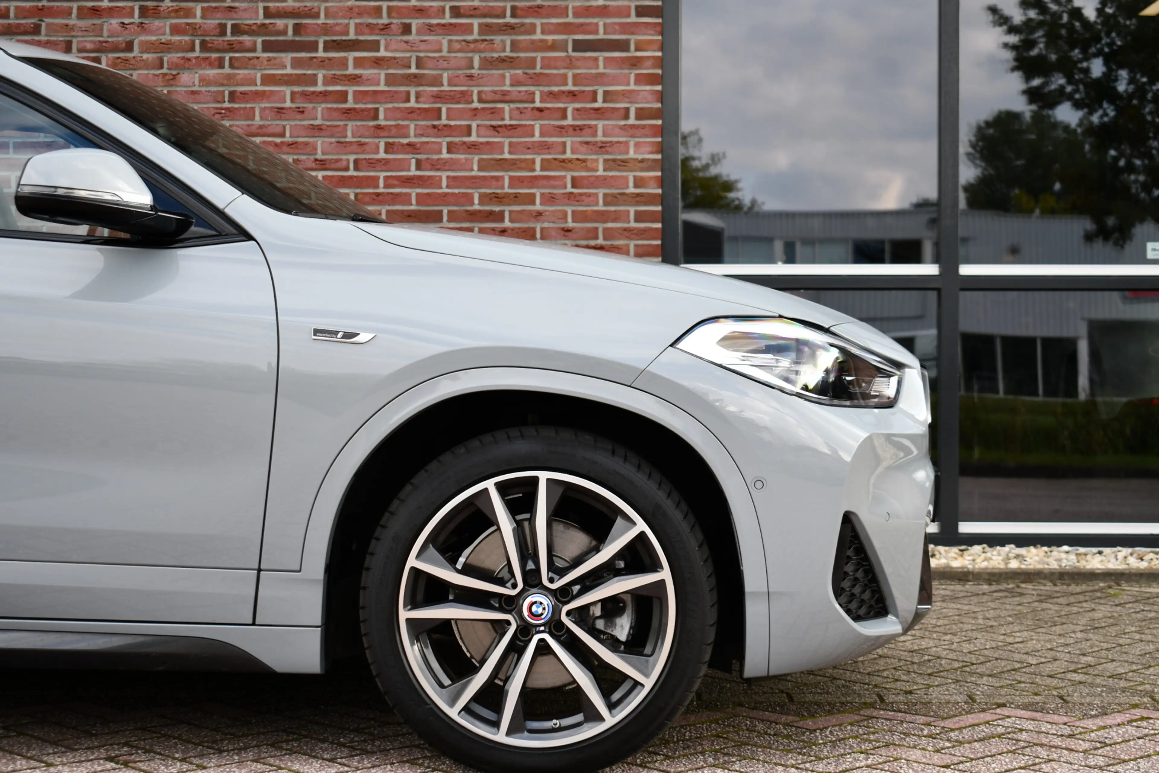 BMW X2 xDrive25e M-Sport Pano HUD ACC Camera 19inch Shado — photo 41