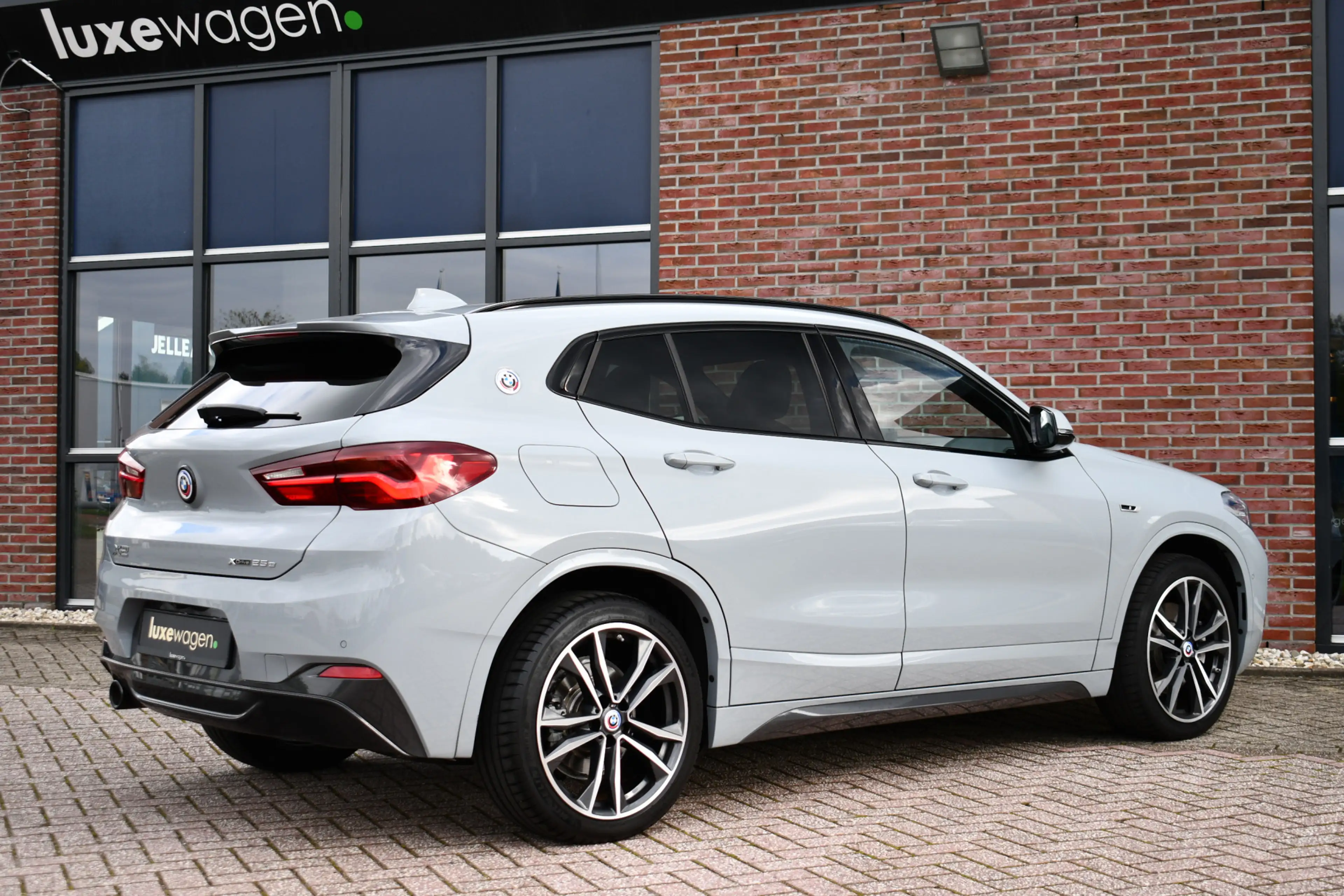 BMW X2 xDrive25e M-Sport Pano HUD ACC Camera 19inch Shado — photo 31