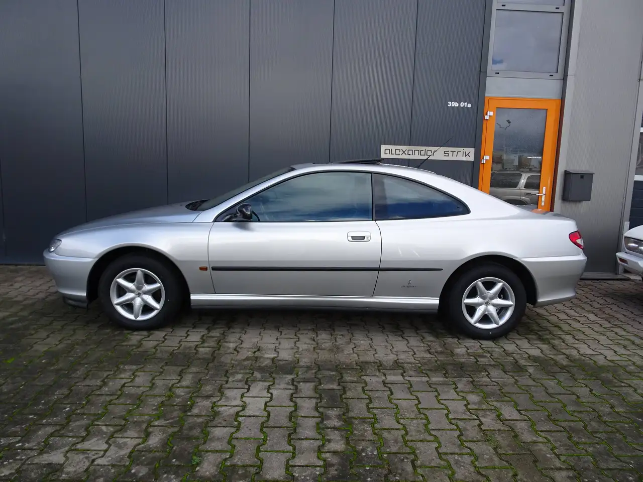Peugeot 406 Coupe 2.0V16 Pininfarina zeer lage km stand, foto 2