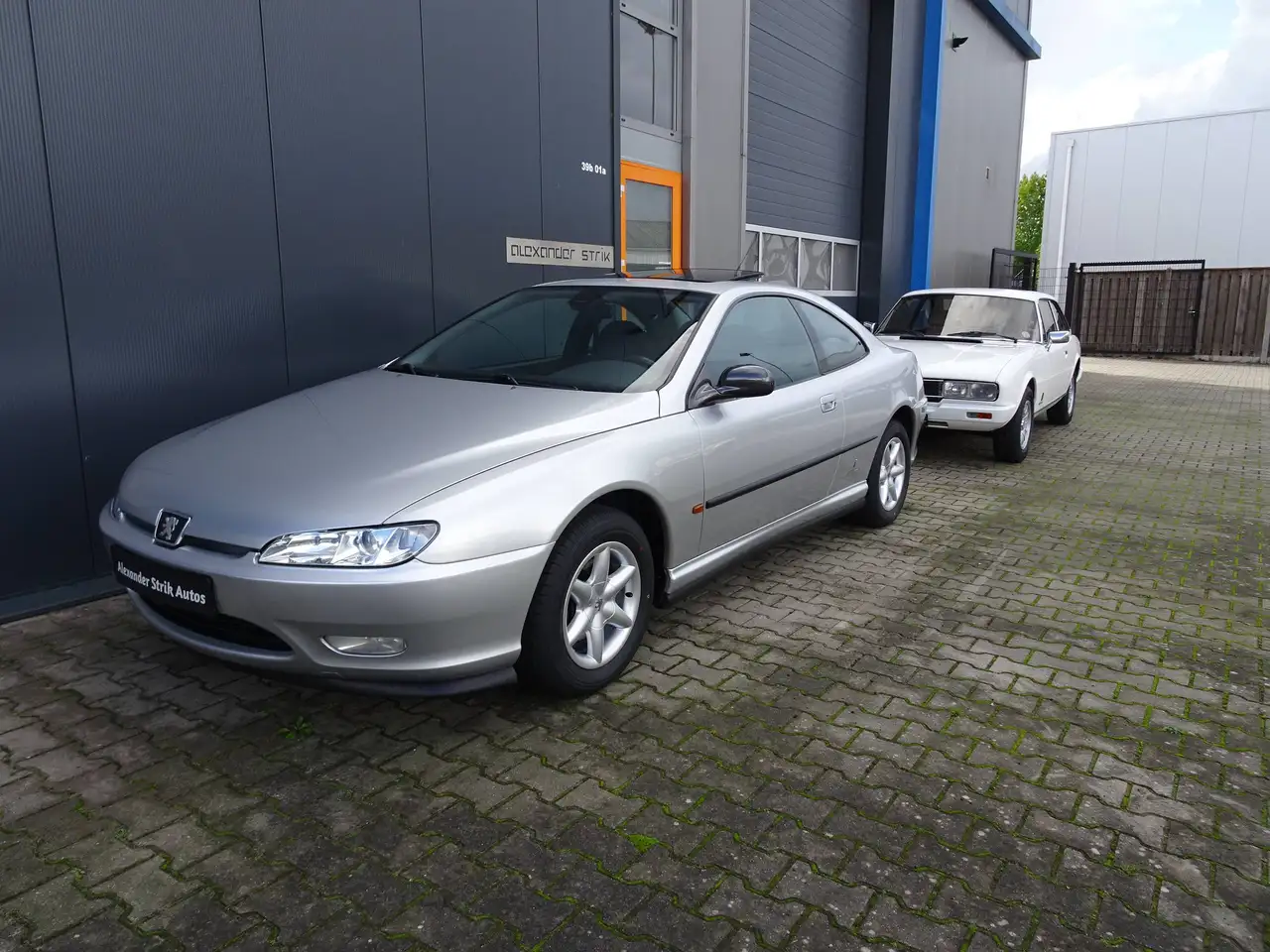 Peugeot 406 Coupe 2.0V16 Pininfarina zeer lage km stand, foto 3