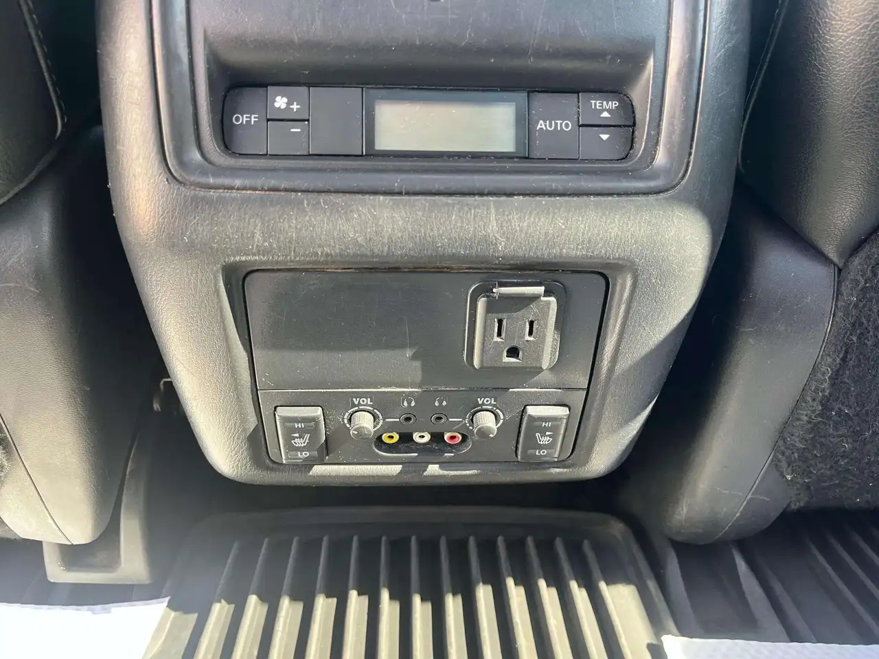 Nissan Pathfinder photo Nissan Pathfinder