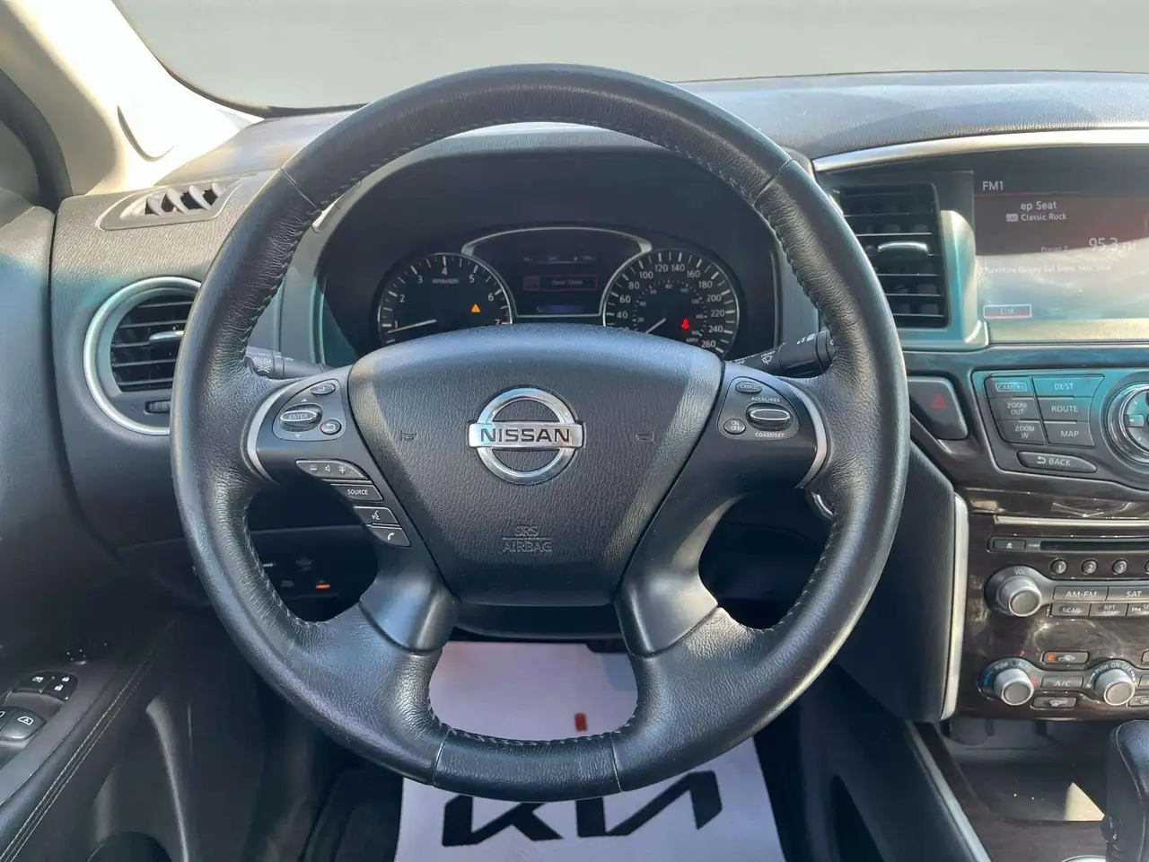 Nissan Pathfinder photo Nissan Pathfinder