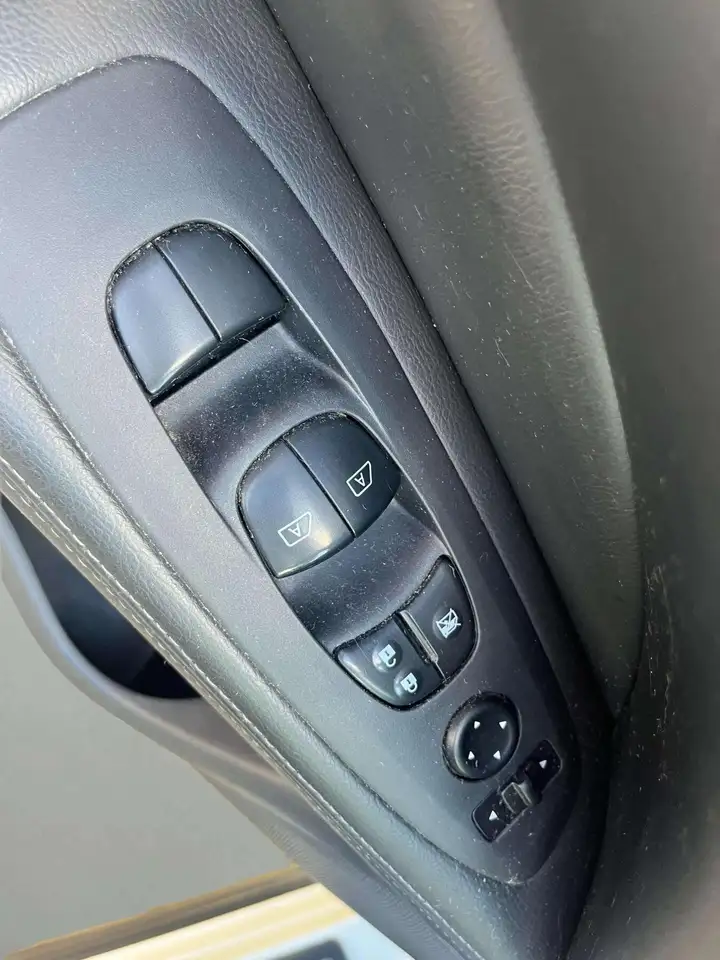 Nissan Pathfinder photo Nissan Pathfinder