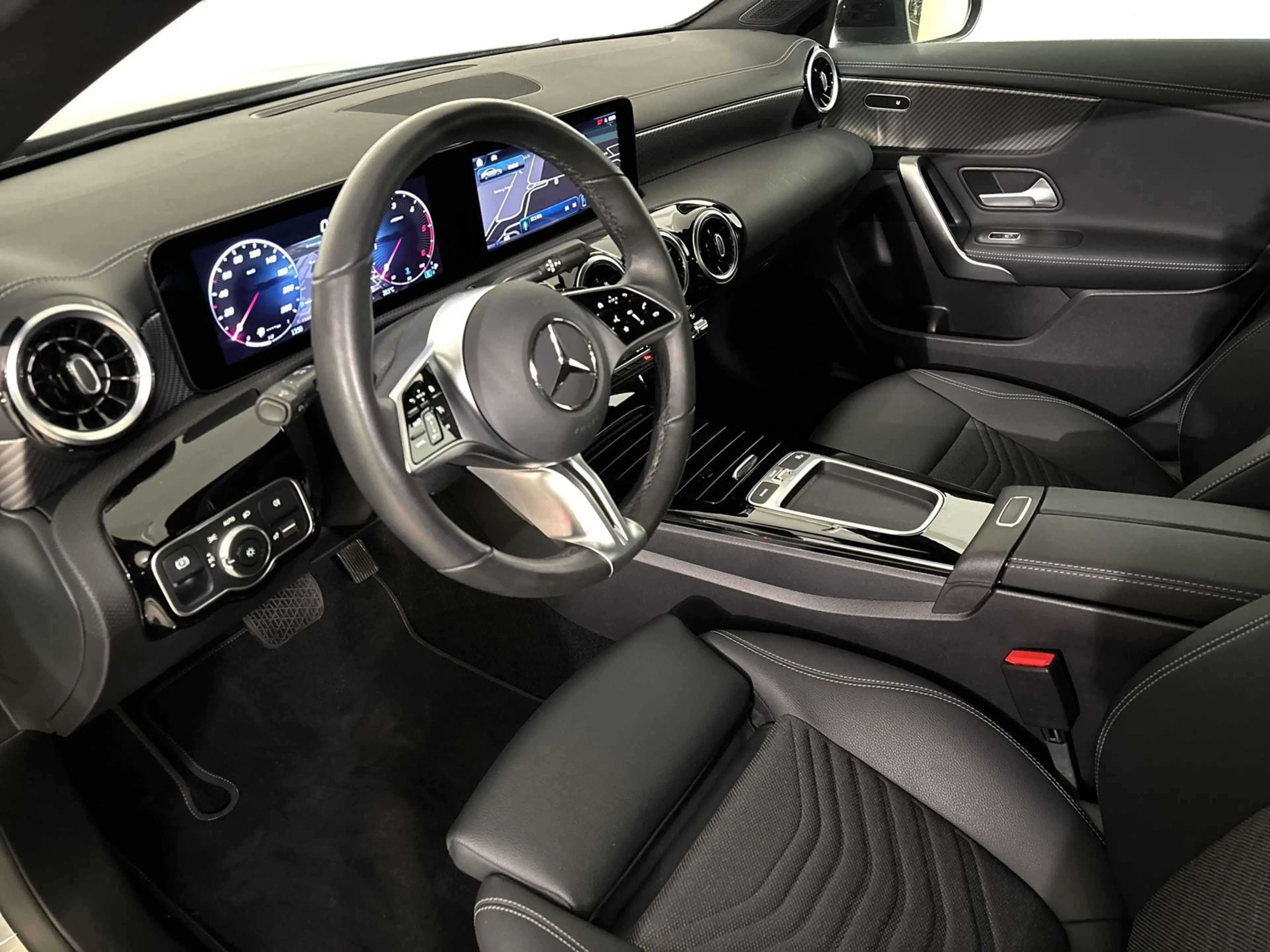 Mercedes-Benz CLA 180 d Coupé Cam Navi SHZ — photo 12