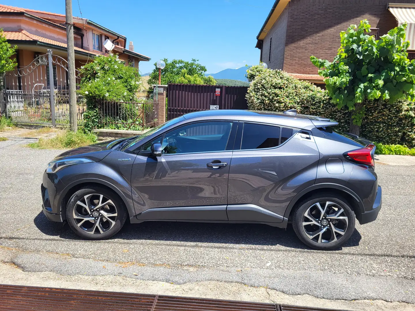 Toyota C-HR C-HR I 2016 1.8h Style 2wd e-cvt my19 Grey - 1