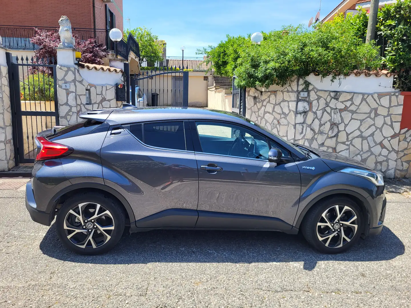 Toyota C-HR C-HR I 2016 1.8h Style 2wd e-cvt my19 Grey - 2