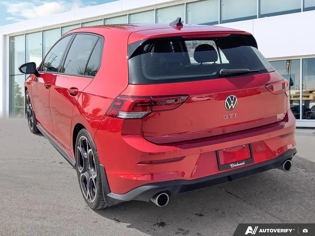 Volkswagen Golf GTI снимка Volkswagen Golf GTI