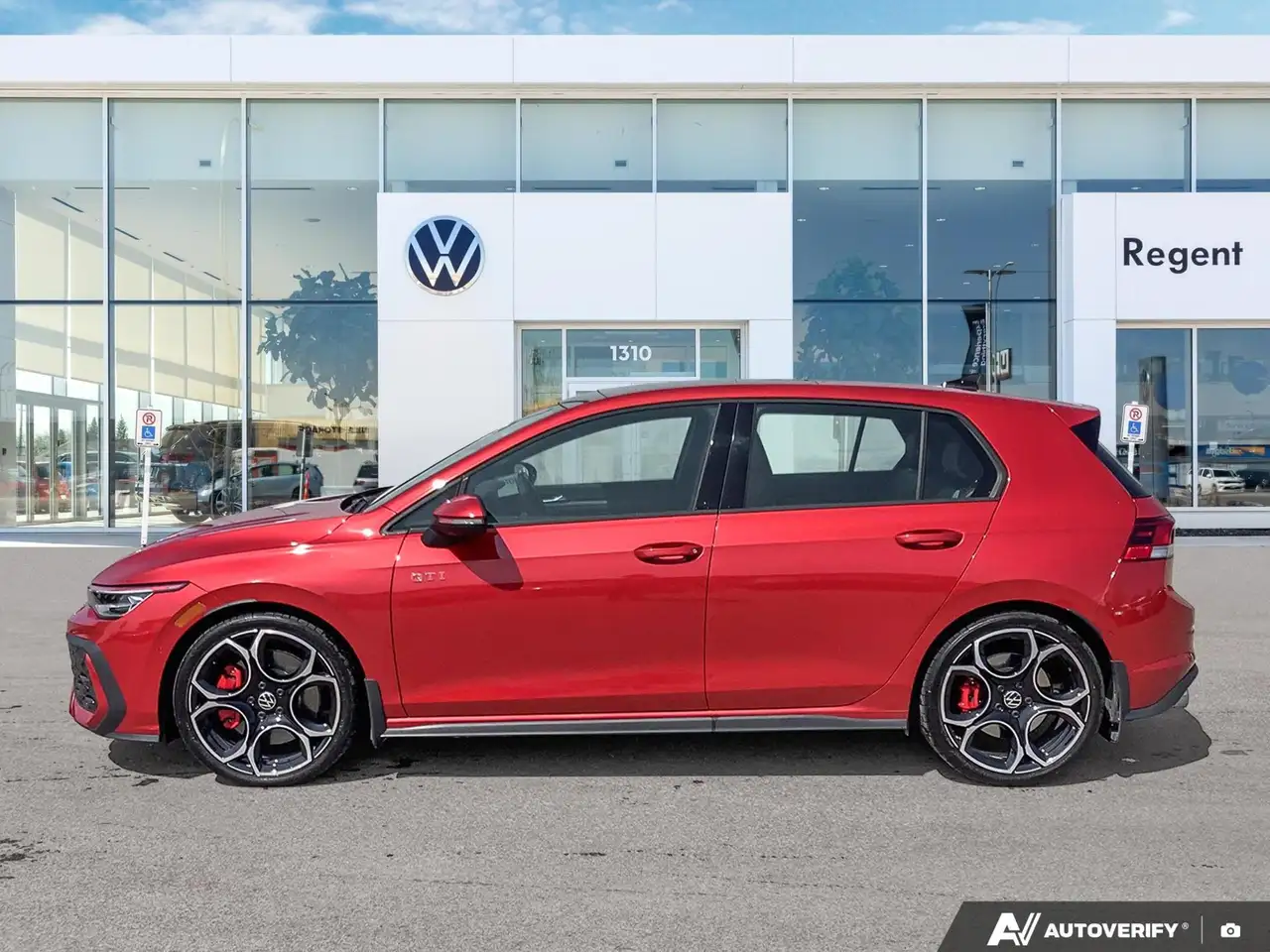 Volkswagen Golf GTI снимка Volkswagen Golf GTI
