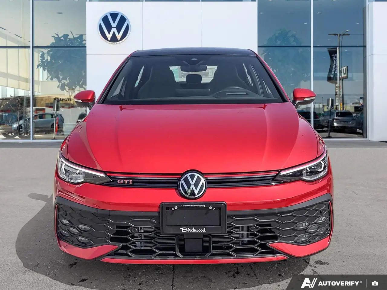 Volkswagen Golf GTI снимка Volkswagen Golf GTI