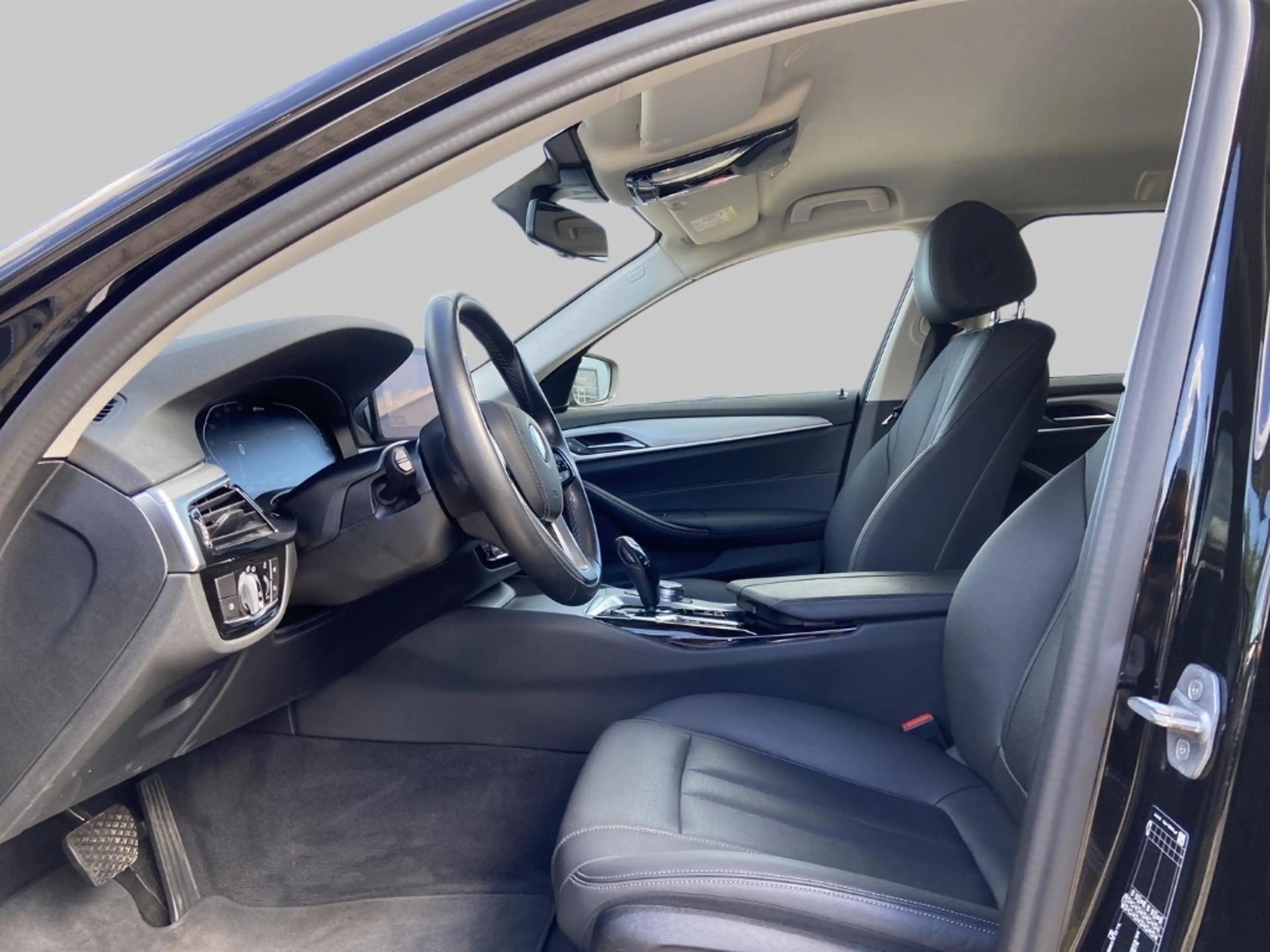 BMW 530 e xDrive Touring 360 LED Navi SHZ PA+ T-Leder — photo 9
