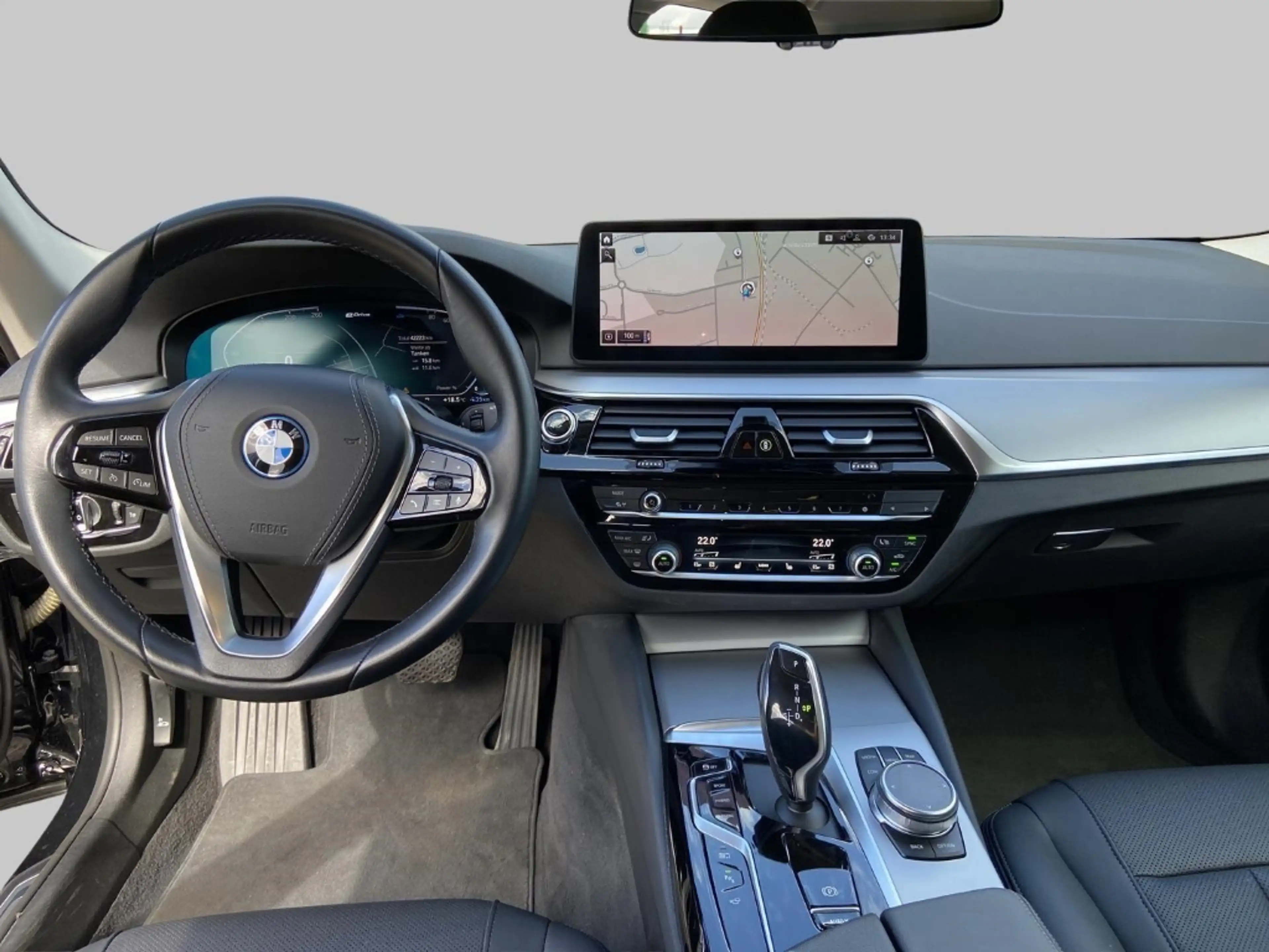 BMW 530 e xDrive Touring 360 LED Navi SHZ PA+ T-Leder — photo 7