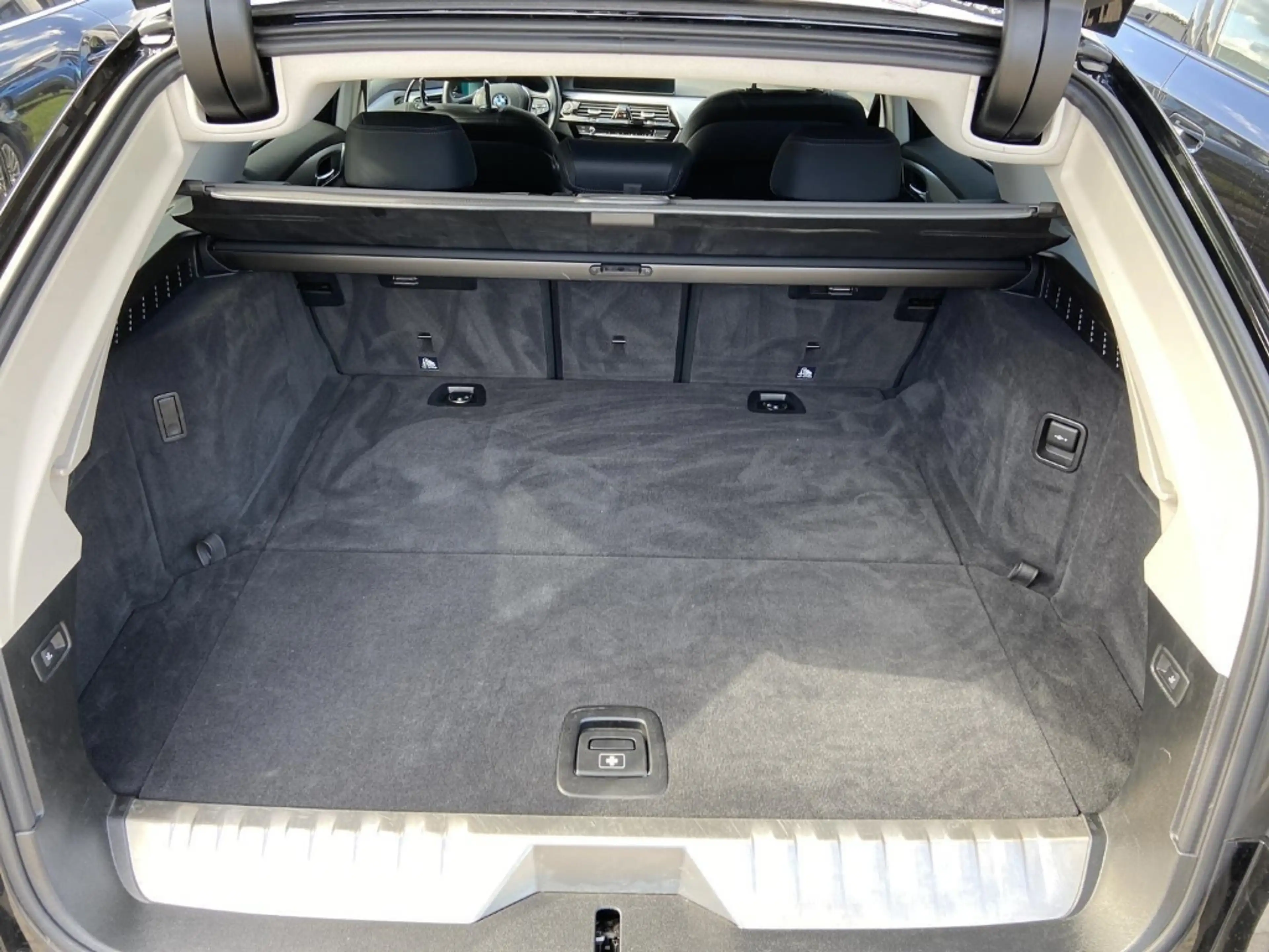 BMW 530 e xDrive Touring 360 LED Navi SHZ PA+ T-Leder — photo 14