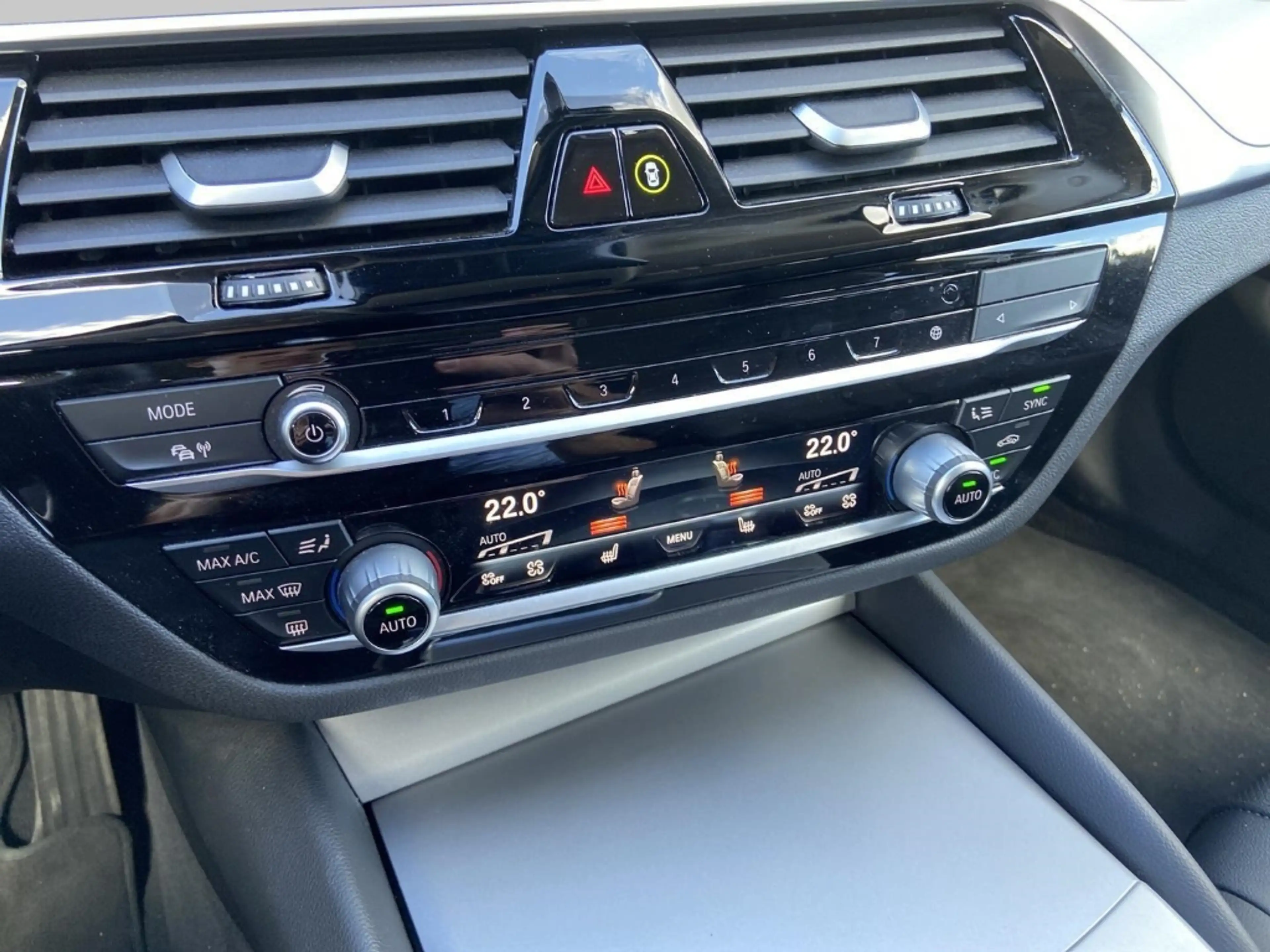 BMW 530 e xDrive Touring 360 LED Navi SHZ PA+ T-Leder — photo 12