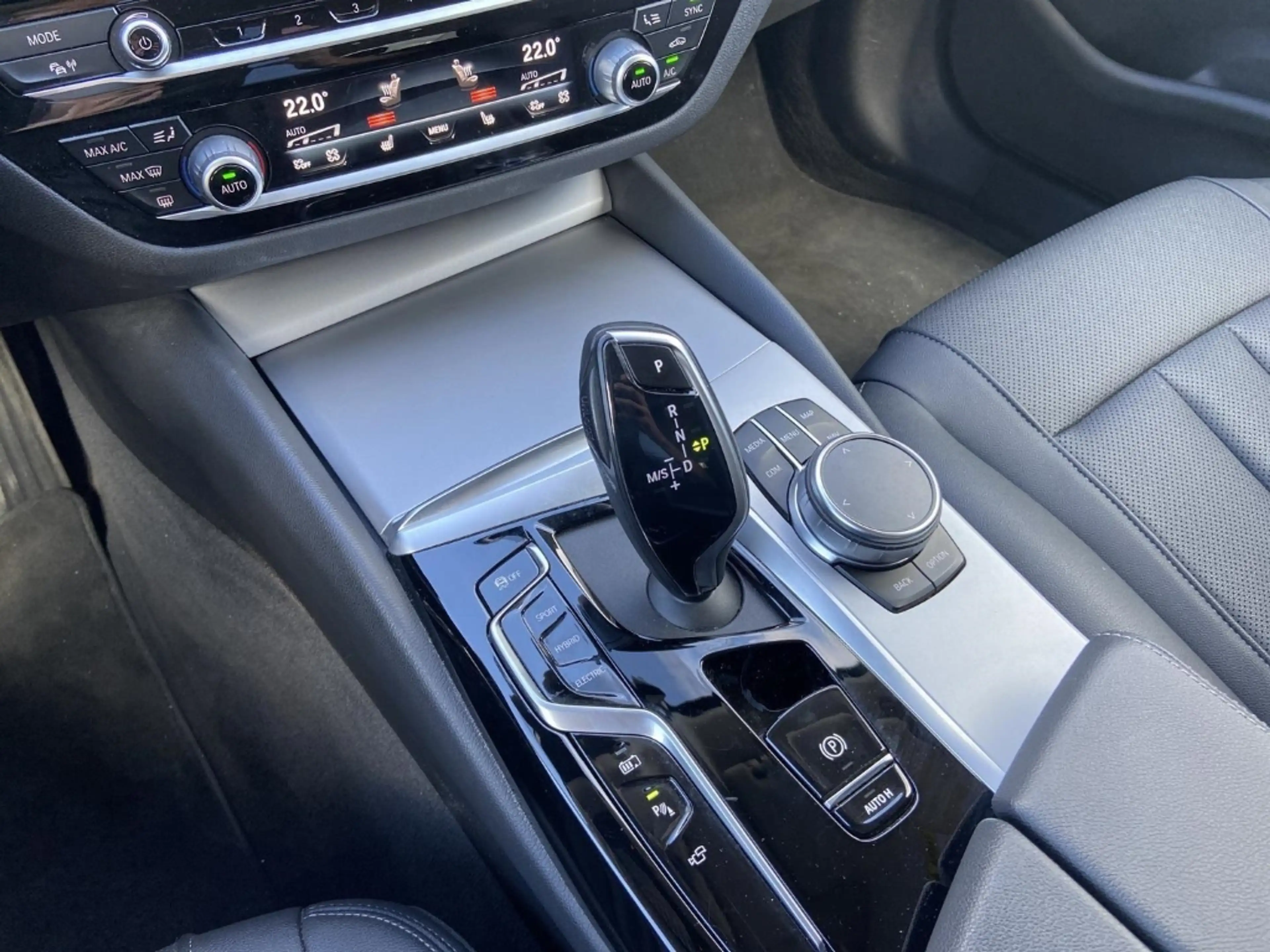 BMW 530 e xDrive Touring 360 LED Navi SHZ PA+ T-Leder — photo 13