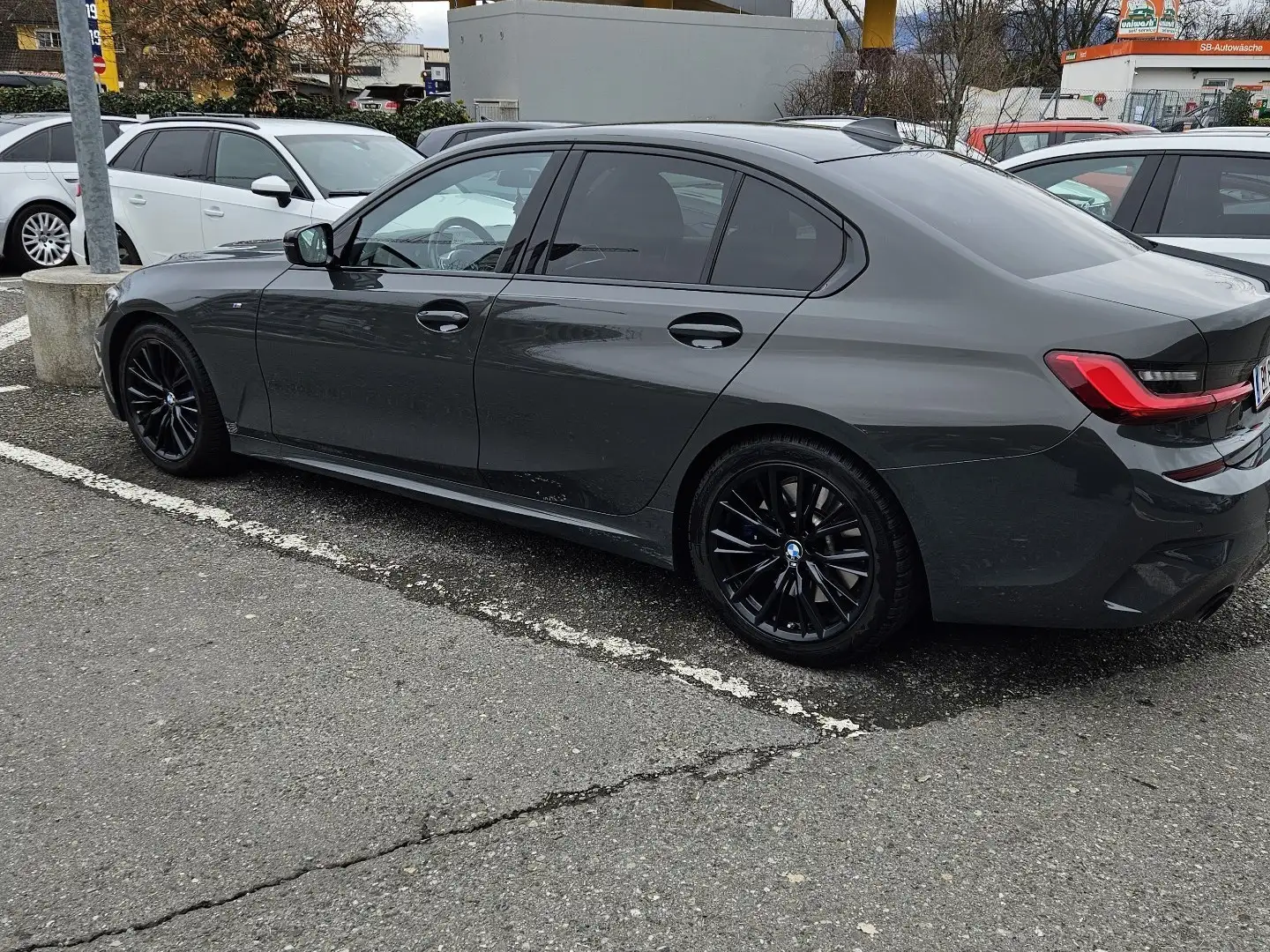 BMW 330 330d M-Paket  Aut. Grau - 2