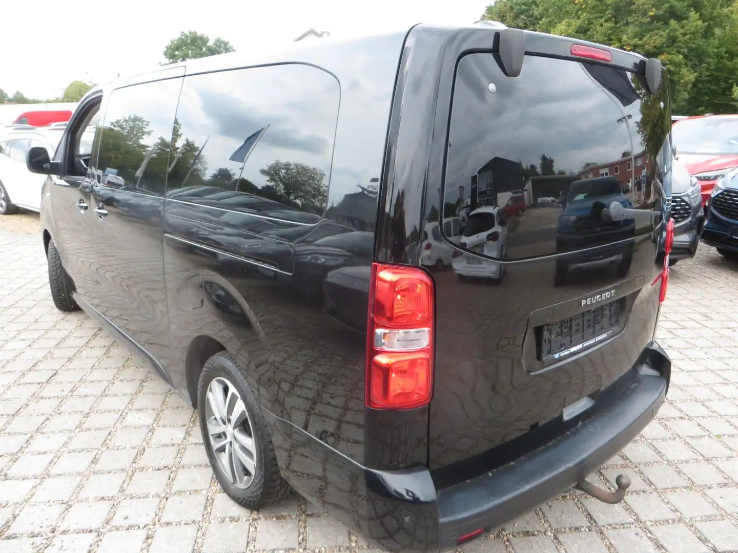 Peugeot Traveller 180 S&S EAT8 AllureL3 ,Automatik Schwarz - 2