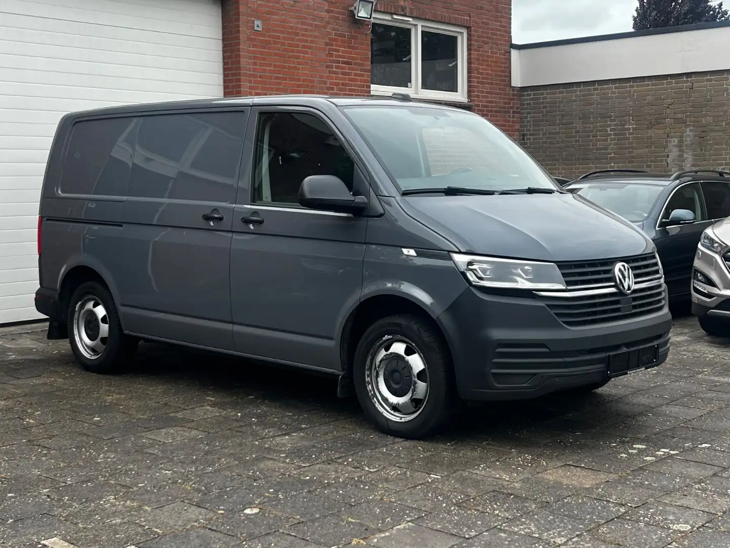 Volkswagen T6.1 Transporter Kasten FWD*Klima*LED Grau - 2