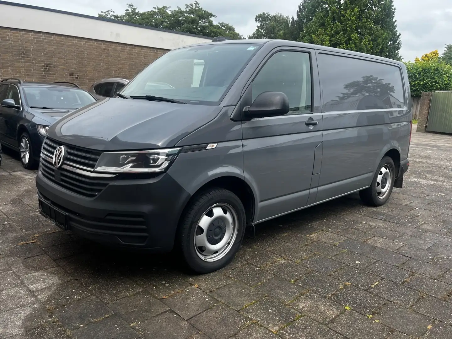 Volkswagen T6.1 Transporter Kasten FWD*Klima*LED Grau - 1