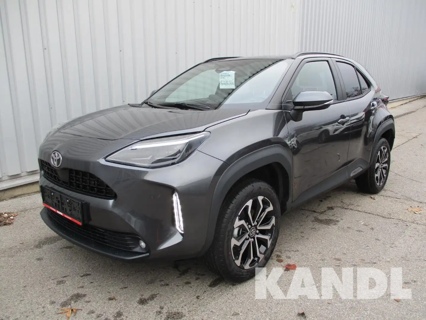 Toyota Yaris Cross 1.5 VVT-i Hybrid Active Drive 2WD. Grau - 1