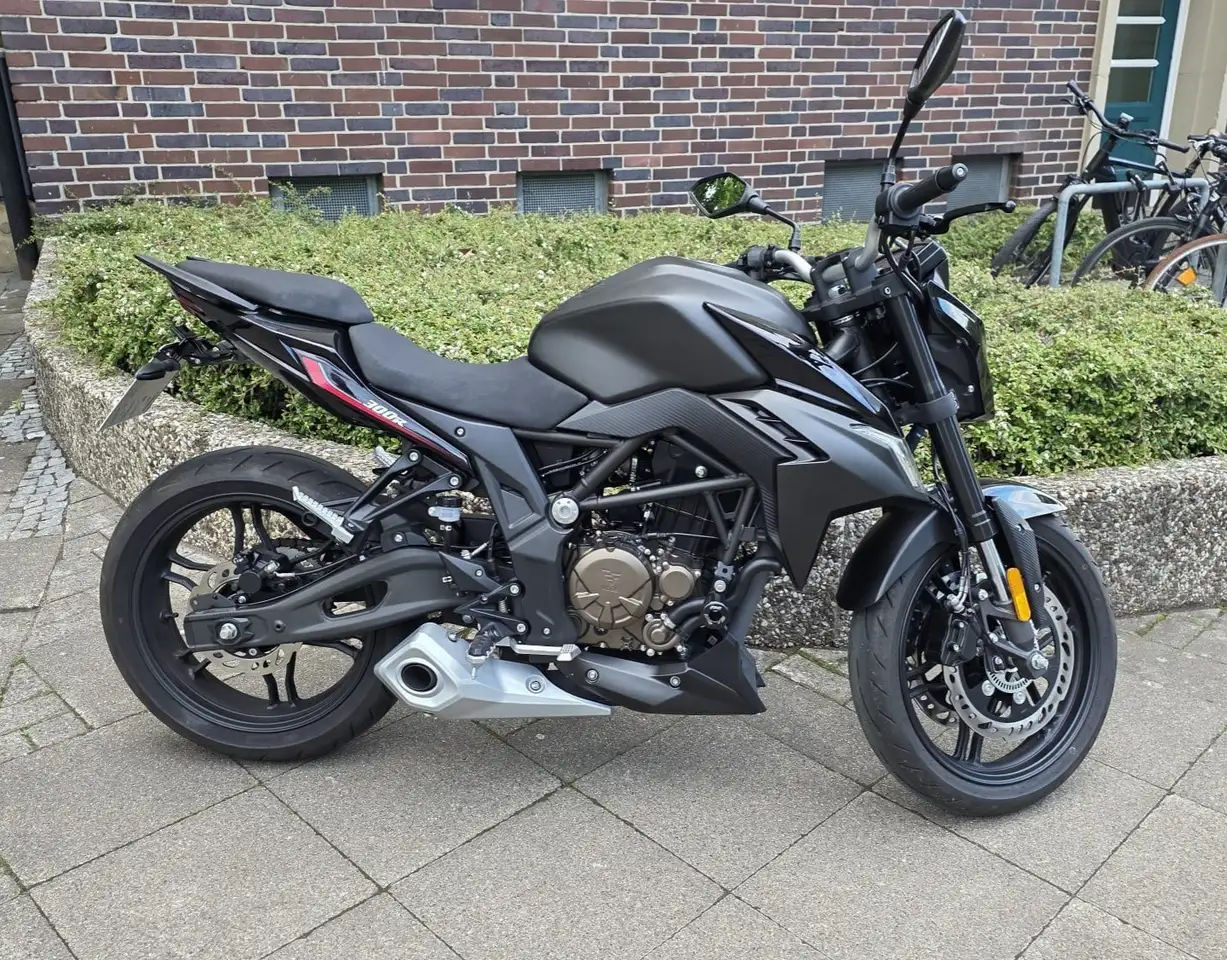 Voge 300R